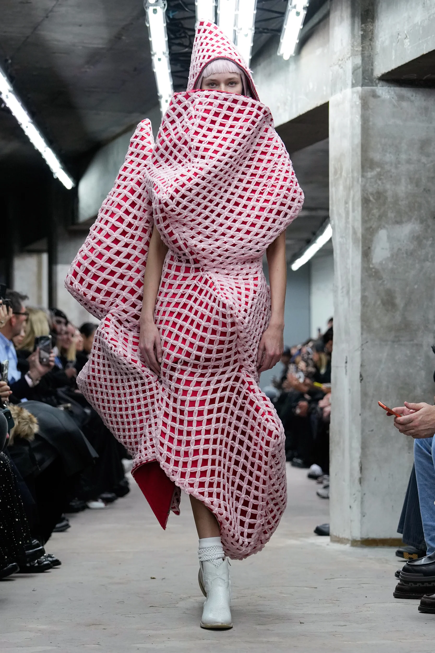 2026年春夏コレクション_COMME DES GARÇONS(コム デ ギャルソン)_モデル_2