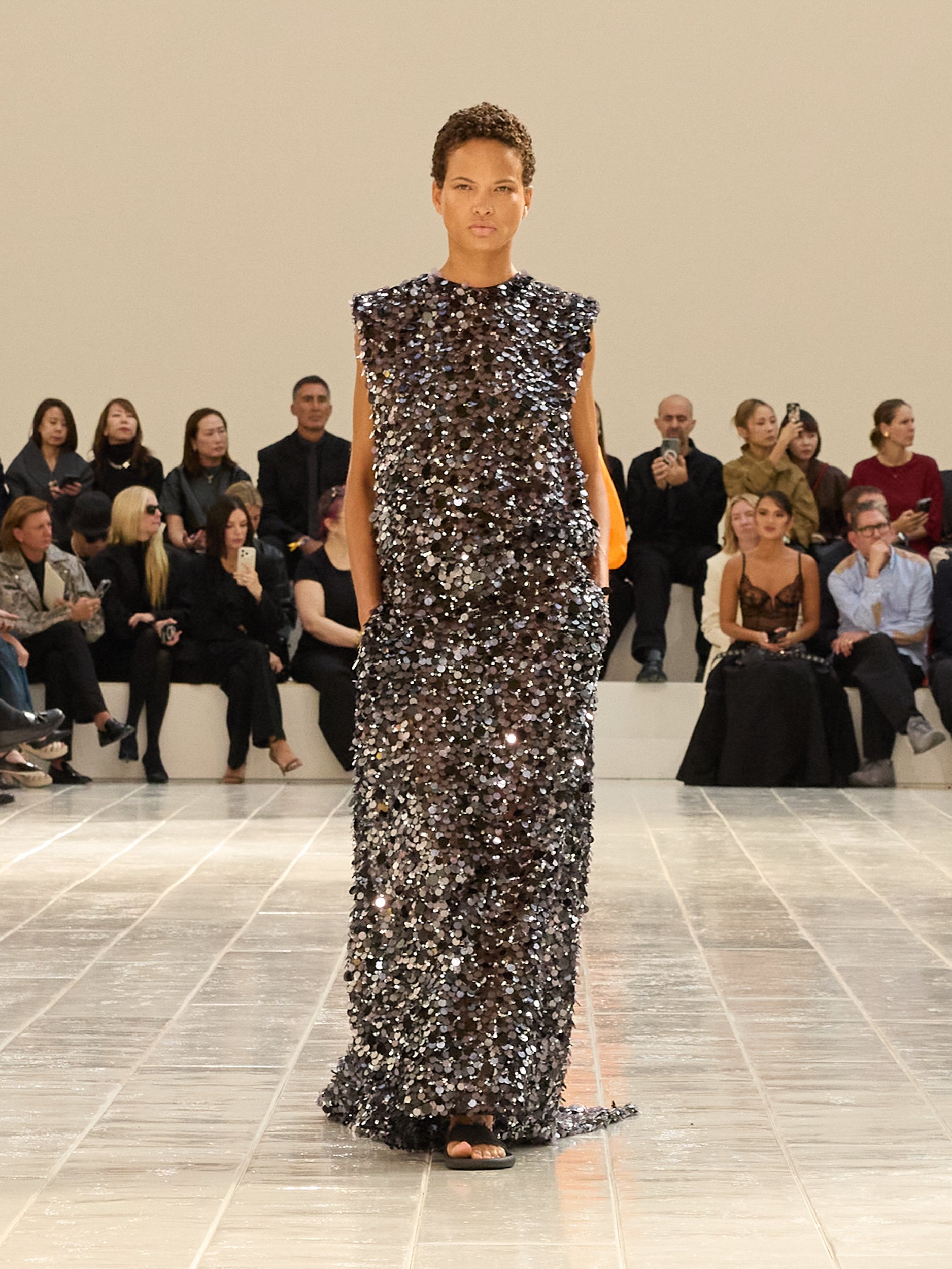 2027年春夏コレクション_BALENCIAGA(バレンシアガ)_モデル_65