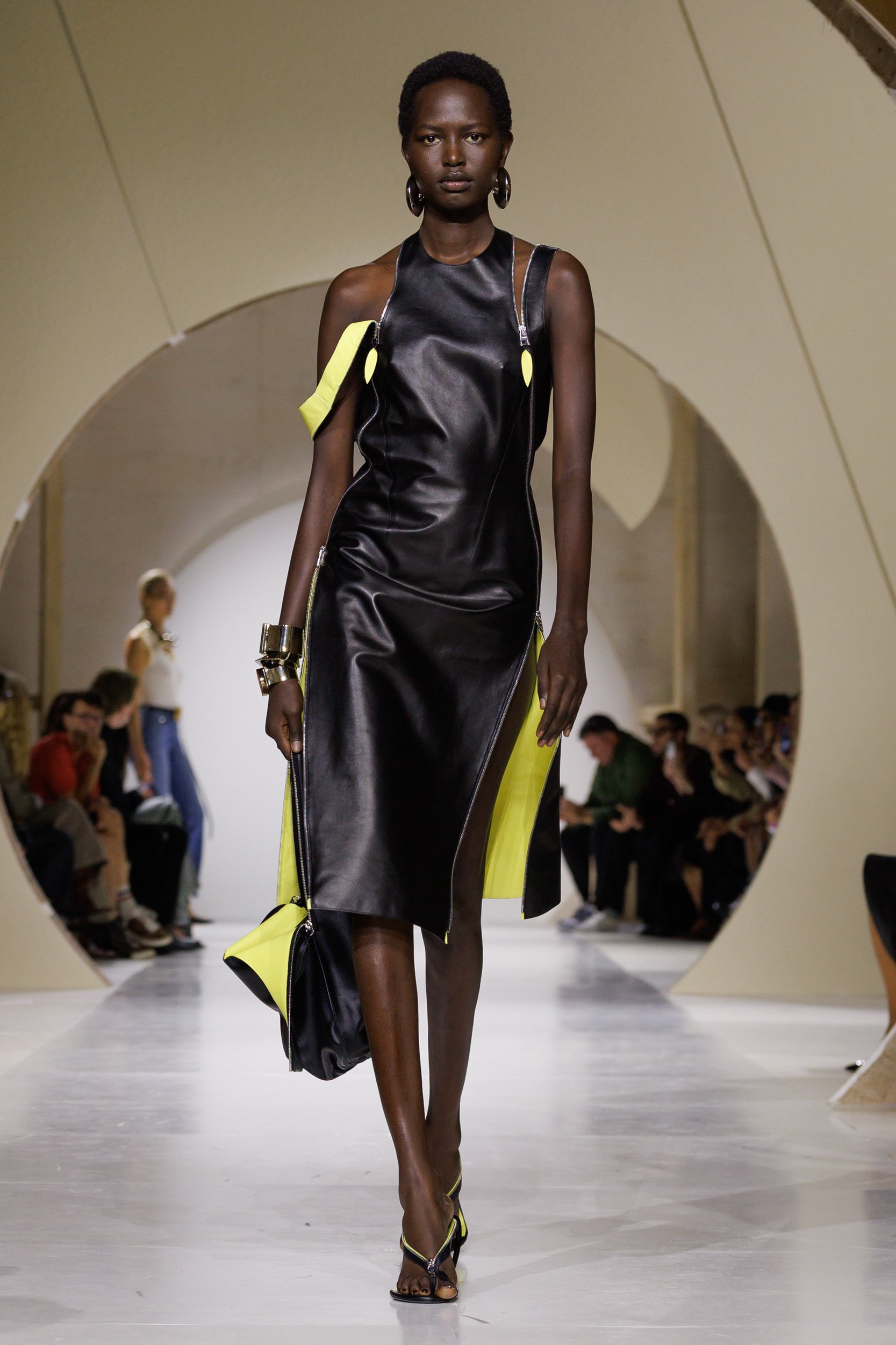 2027年春夏コレクション_GIVENCHY(ジバンシィ)_モデル_1