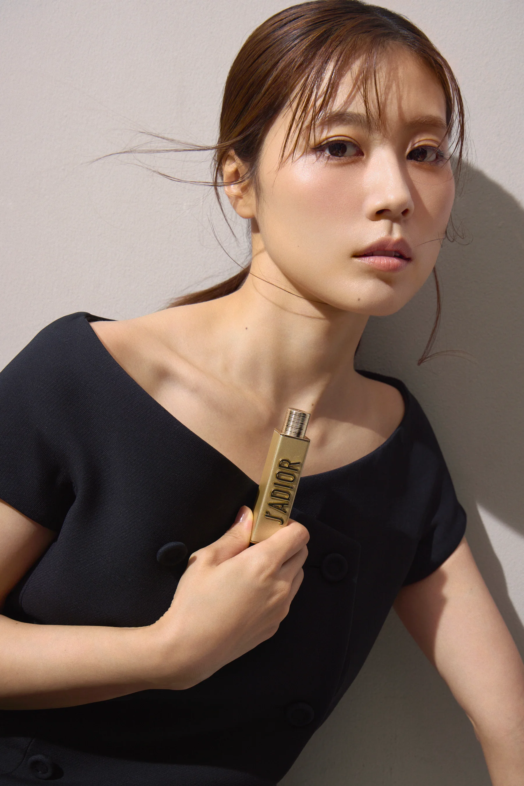 J’ADIOR with Kasumi Arimura　“光り輝く香り”を有村架純が手にしたらの画像4
