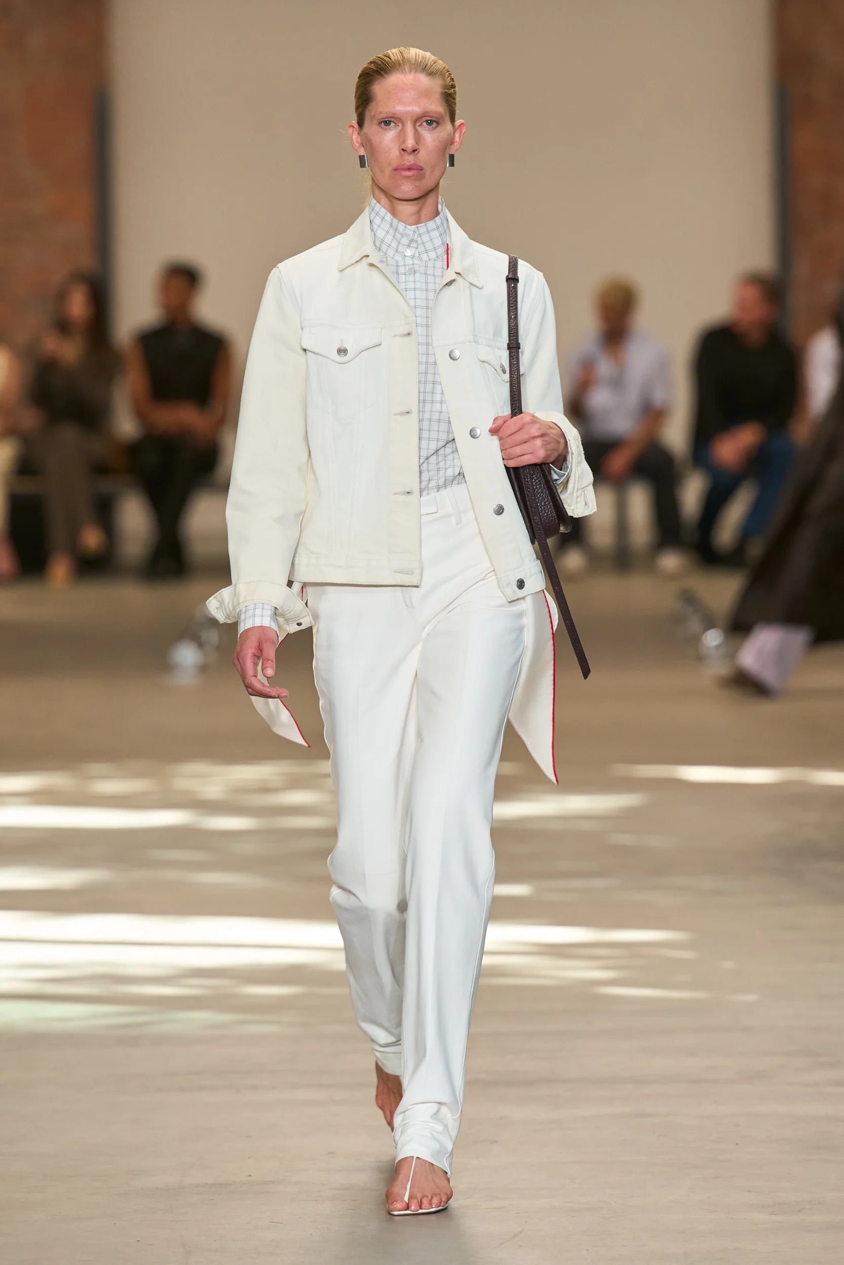 2027年春夏コレクション_CALVIN KLEIN(カルバン クライン)_モデル_31