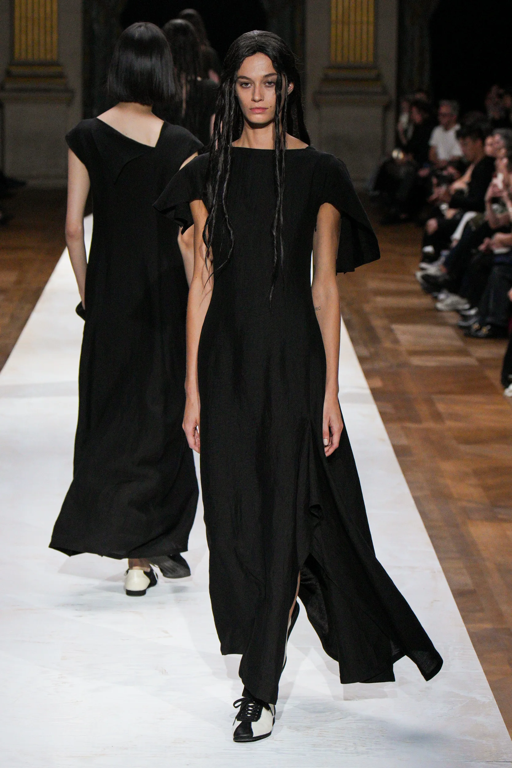 2024年春夏コレクション_YOHJI YAMAMOTO(ヨウジヤマモト)_モデル_45