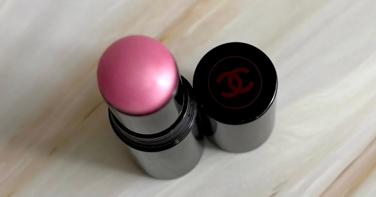 シャネル】ボーム エサンシエルの限定色キュートで頬をピンクに