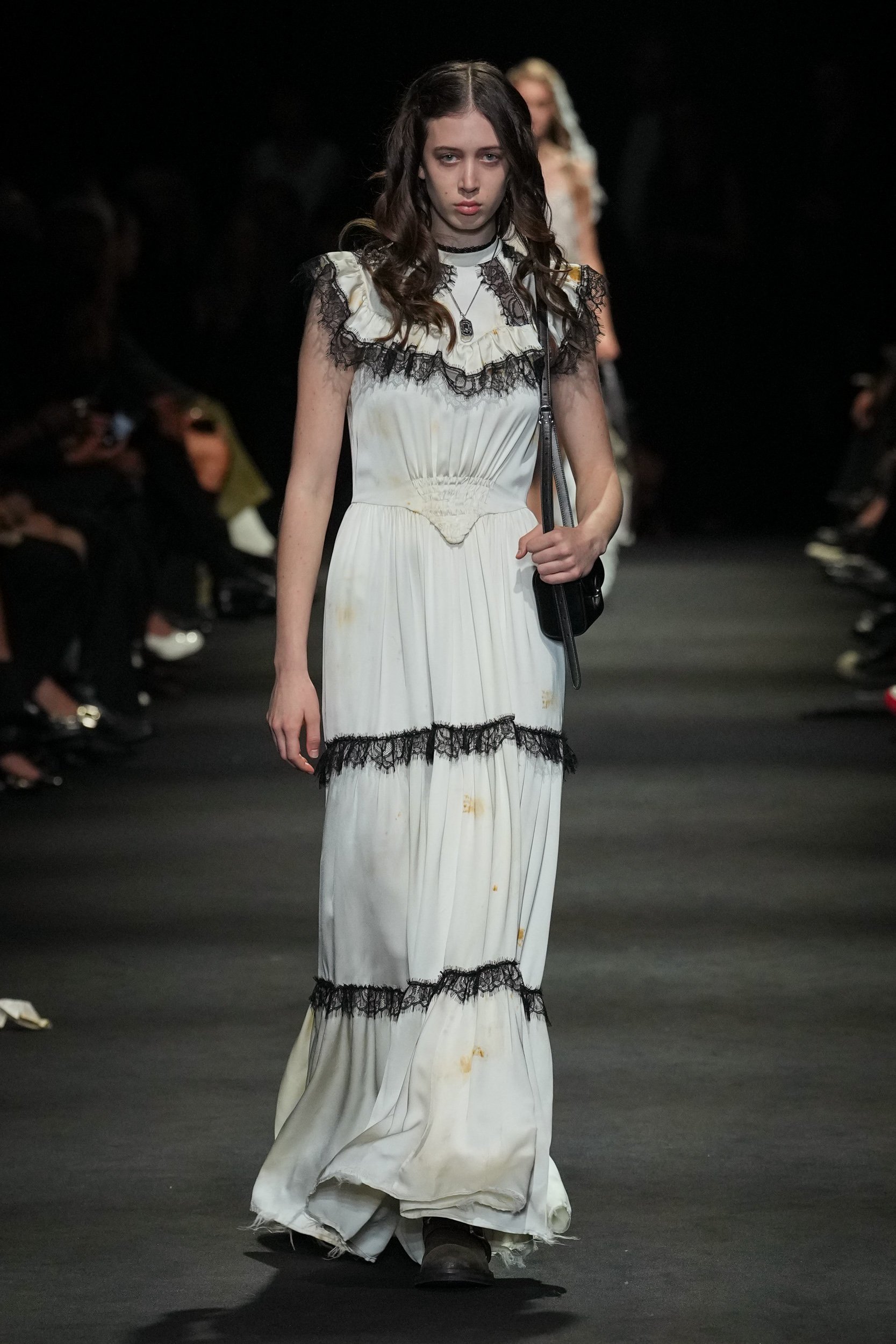 2027年春夏コレクション_ANN DEMEULEMEESTER(アン ドゥムルメステール)_モデル_15