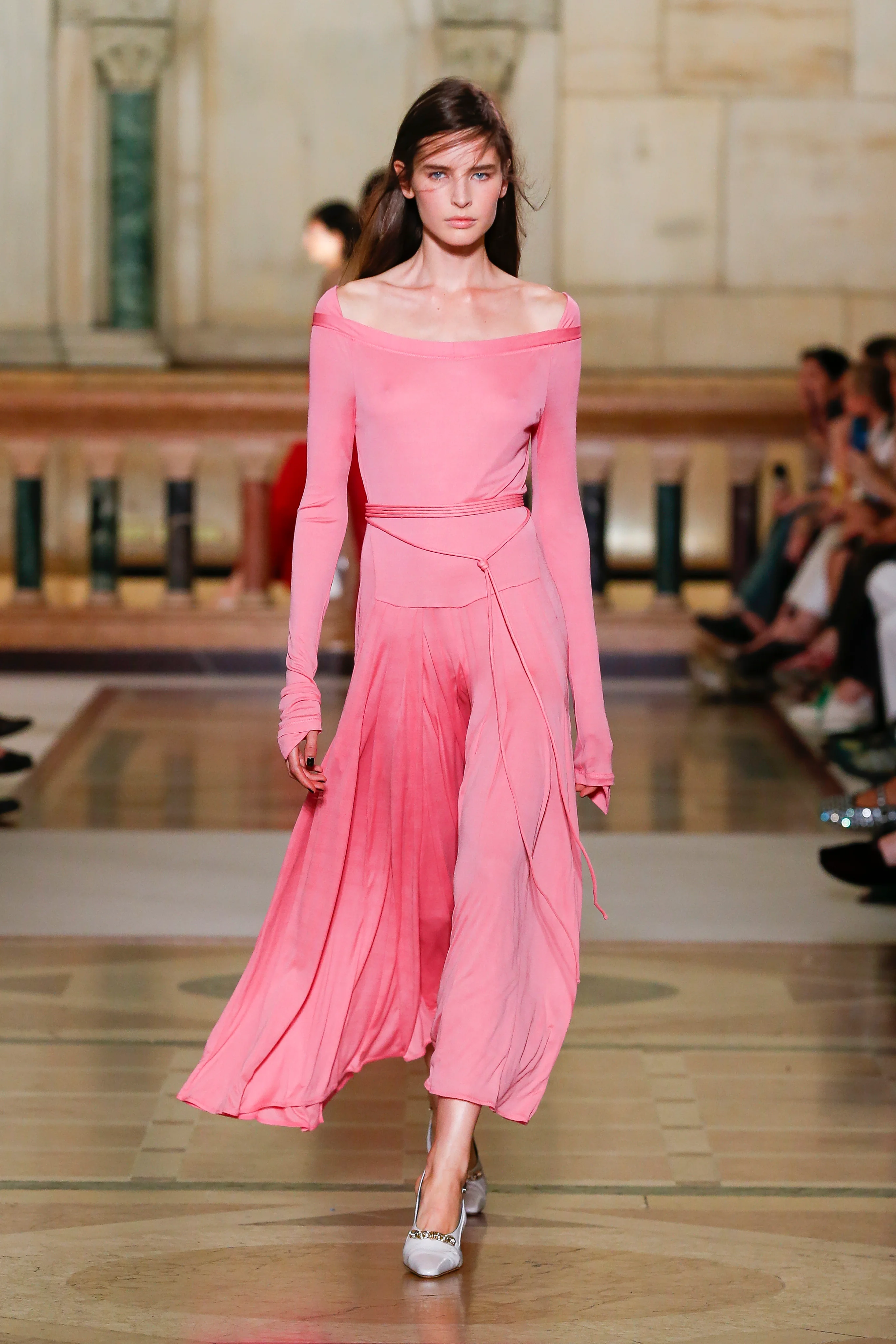 2026年春夏コレクション_TORY BURCH(トリー バーチ)_モデル_15