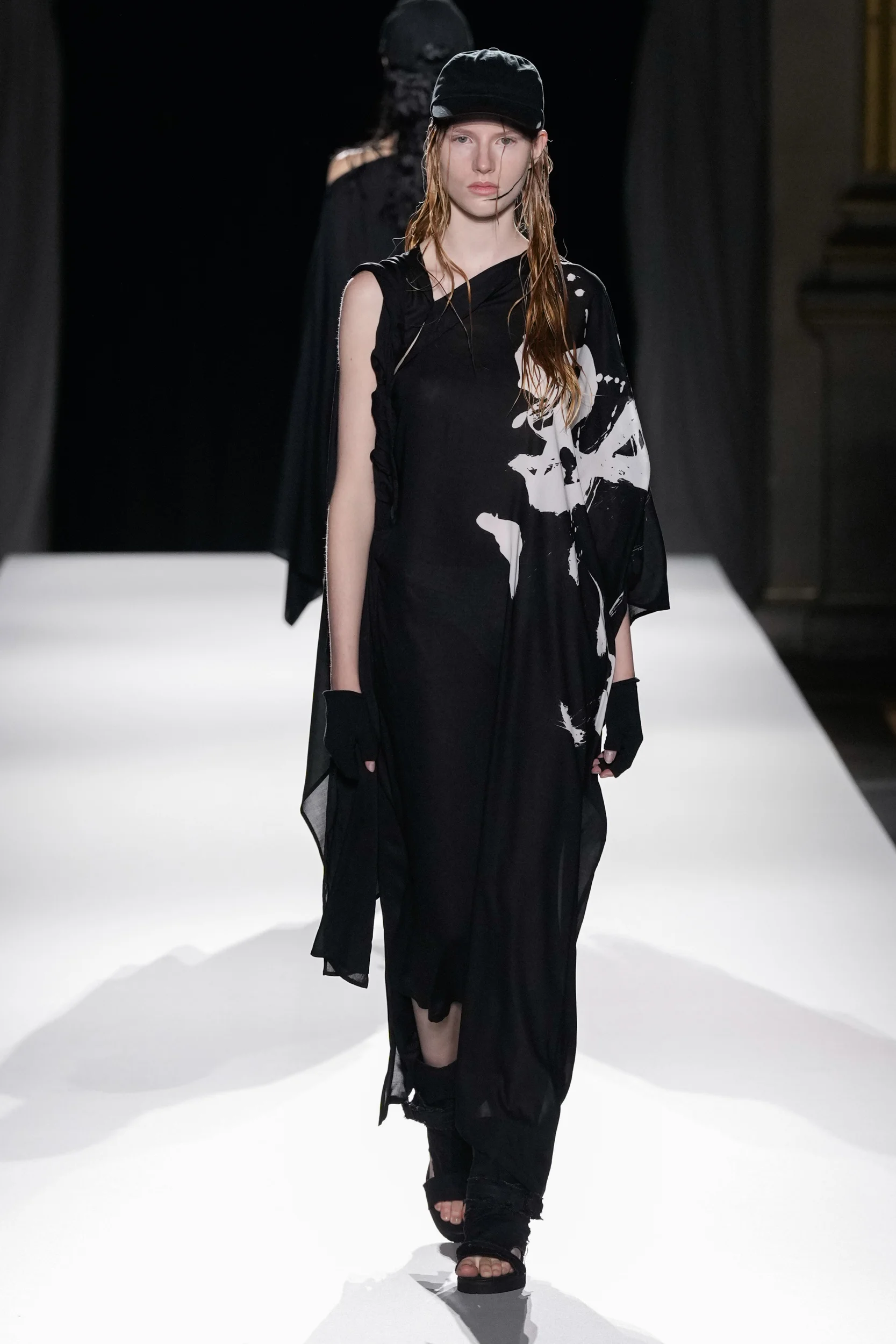 2026年春夏コレクション_YOHJI YAMAMOTO(ヨウジヤマモト)_モデル_4