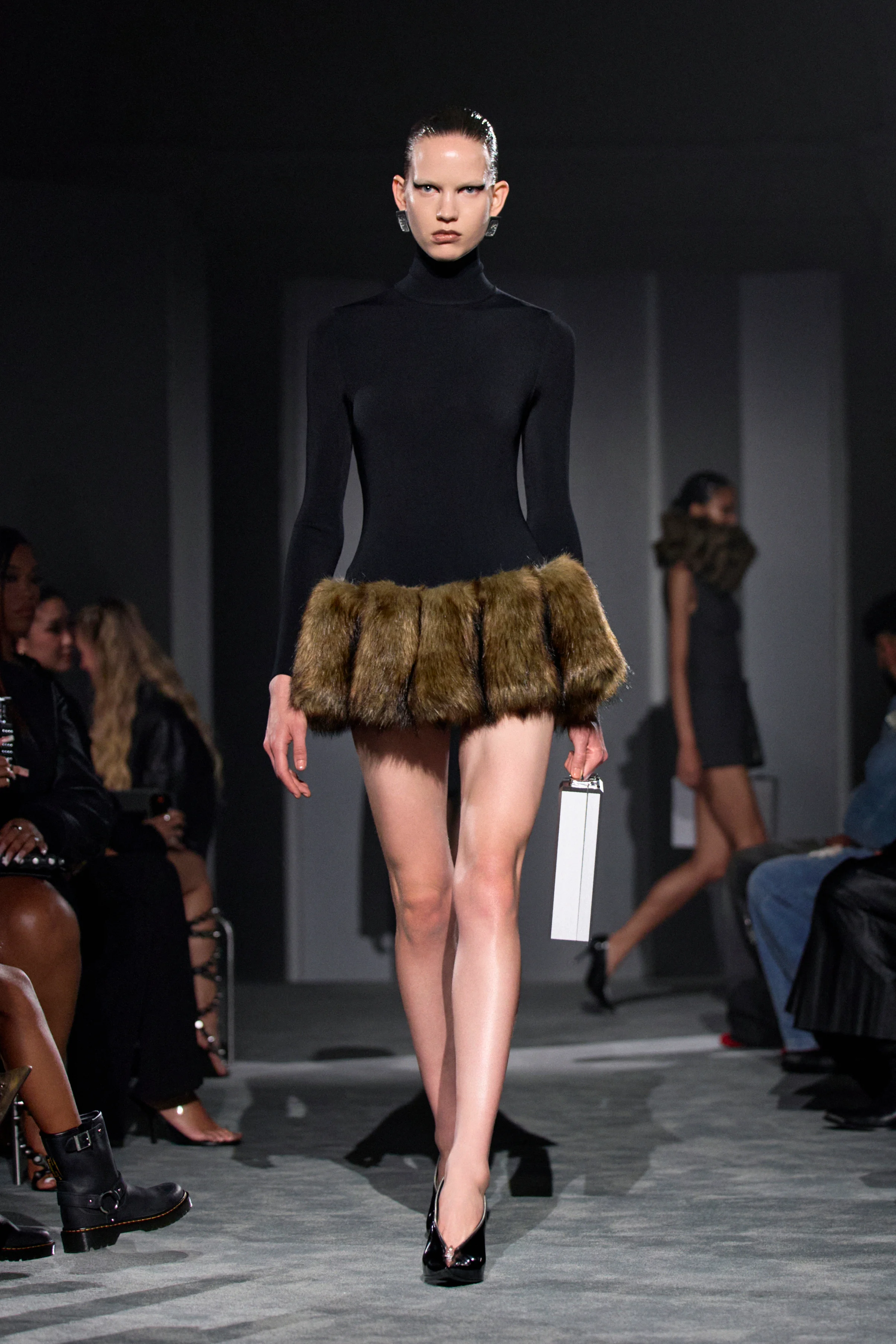 2026年春夏コレクション_ALEXANDER WANG(アレキサンダー ワン)_モデル_4