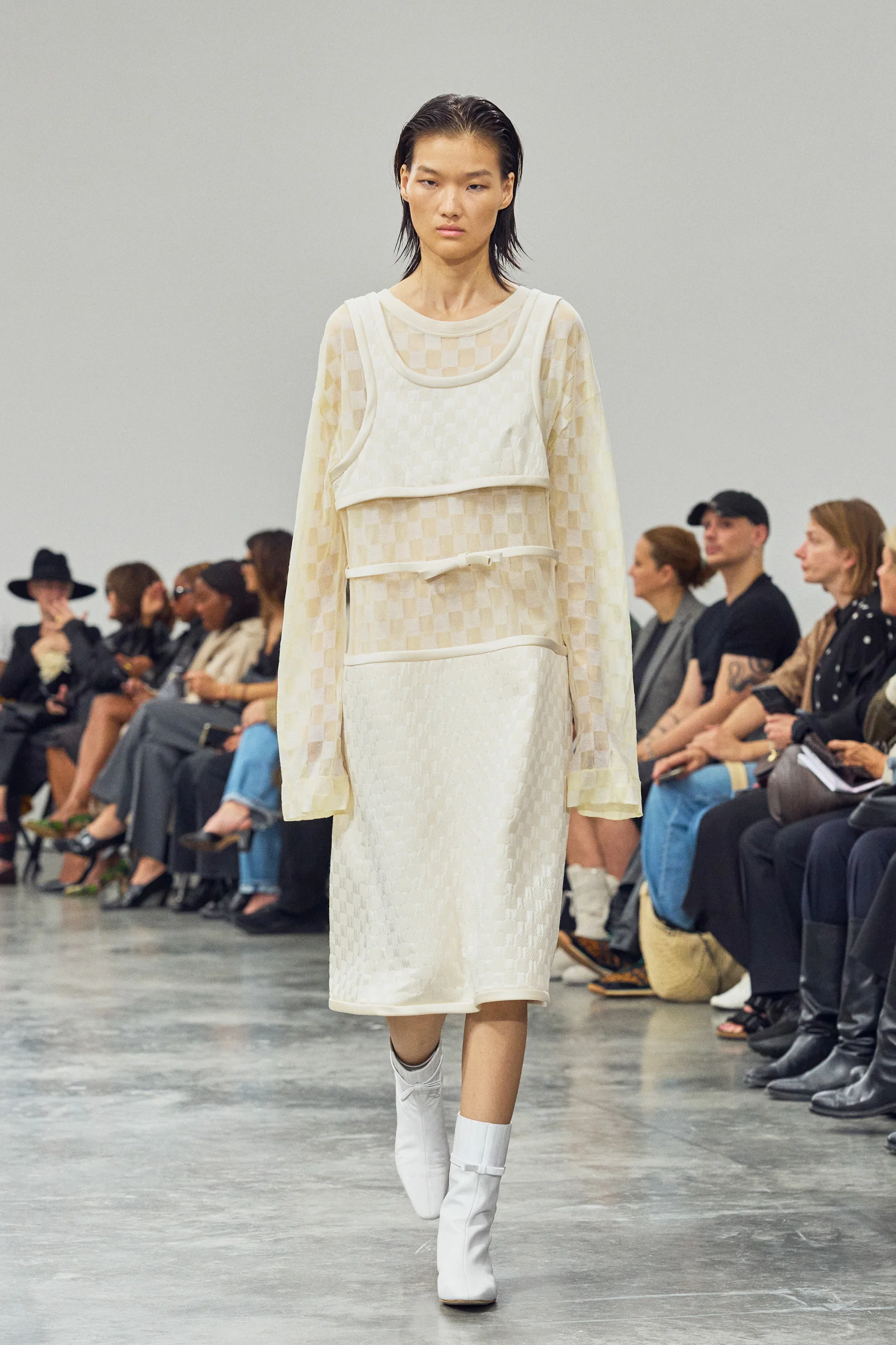 2027年春夏コレクション_COURREGES(クレージュ)_モデル_3
