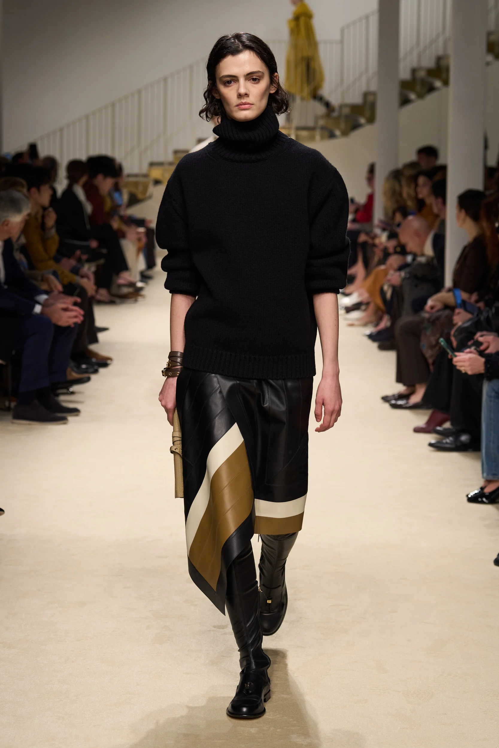 2026-27年秋冬コレクション_TOD'S(トッズ)_モデル_7