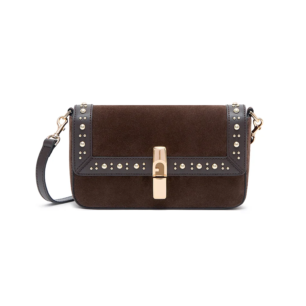 FURLA 前田敦子が魅せる洗練の装い 秋のおしゃれはスエードバッグからの画像8-1