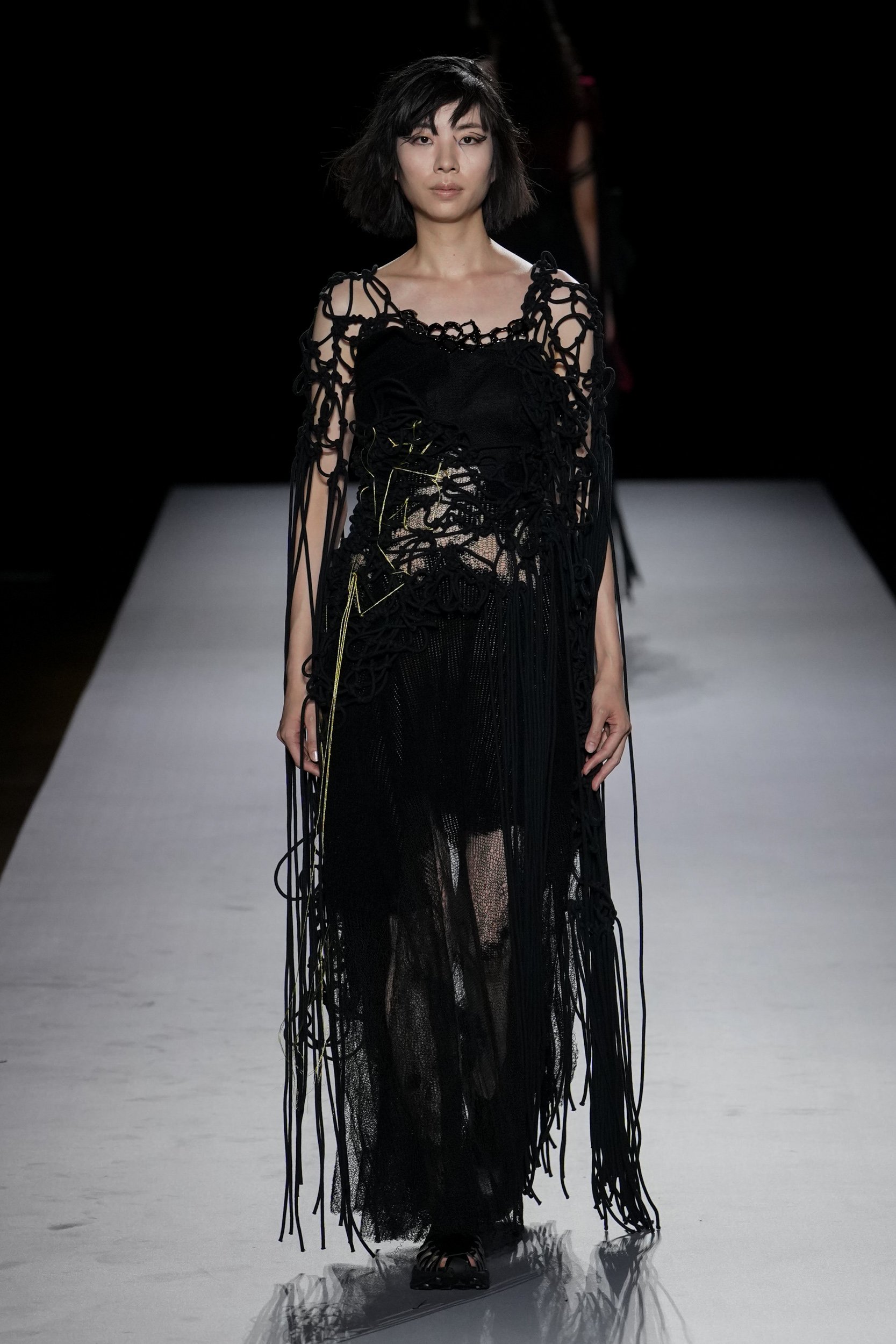 2027年春夏コレクション_YOHJI YAMAMOTO(ヨウジヤマモト)_モデル_10