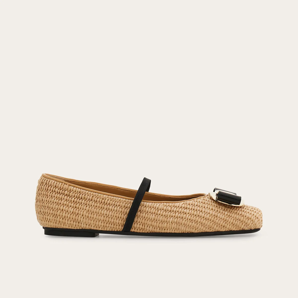 FERRAGAMO　HUGバッグ、モダニティと美しさを抱きしめての画像3-2