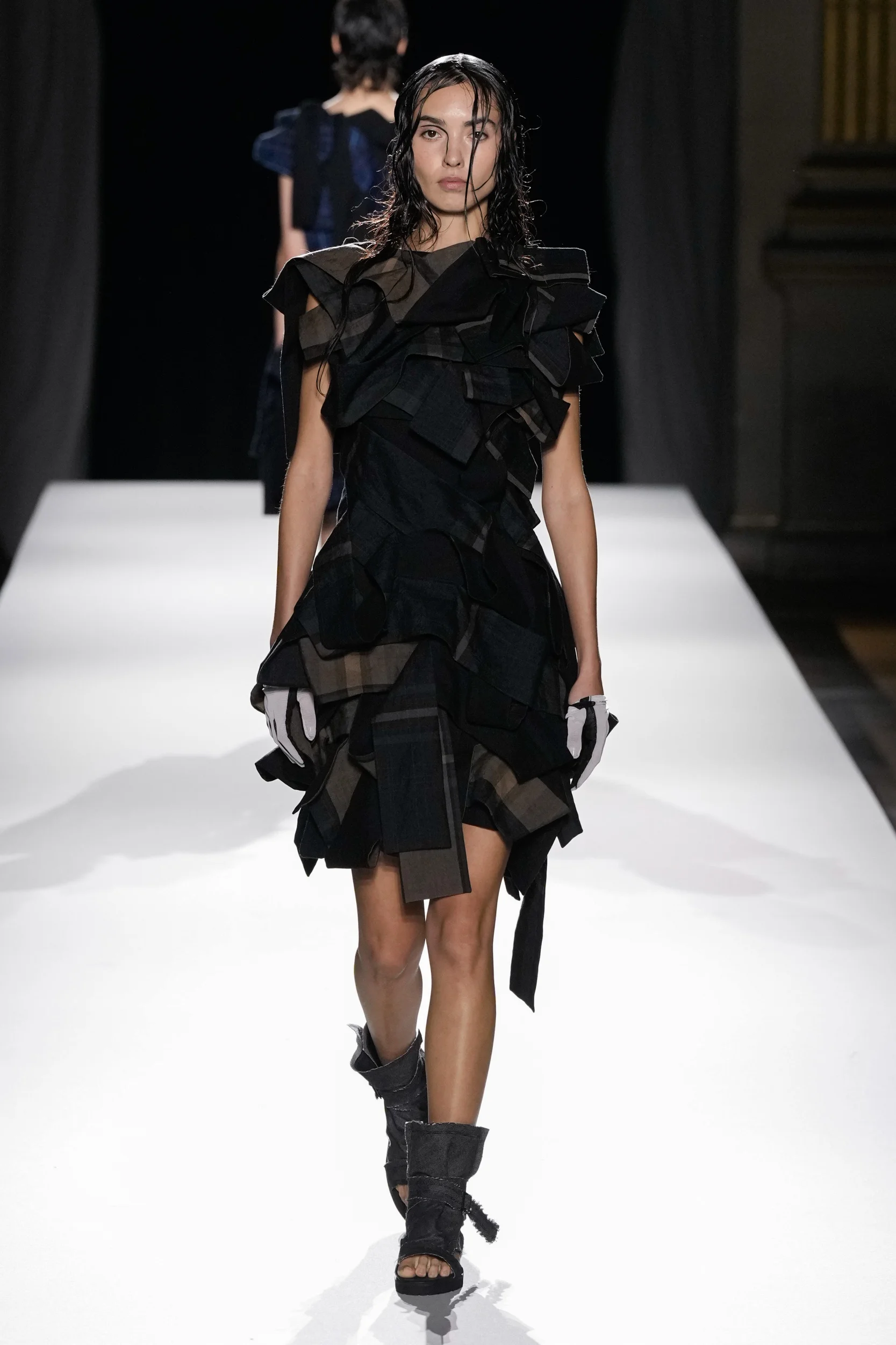 2026年春夏コレクション_YOHJI YAMAMOTO(ヨウジヤマモト)_モデル_37