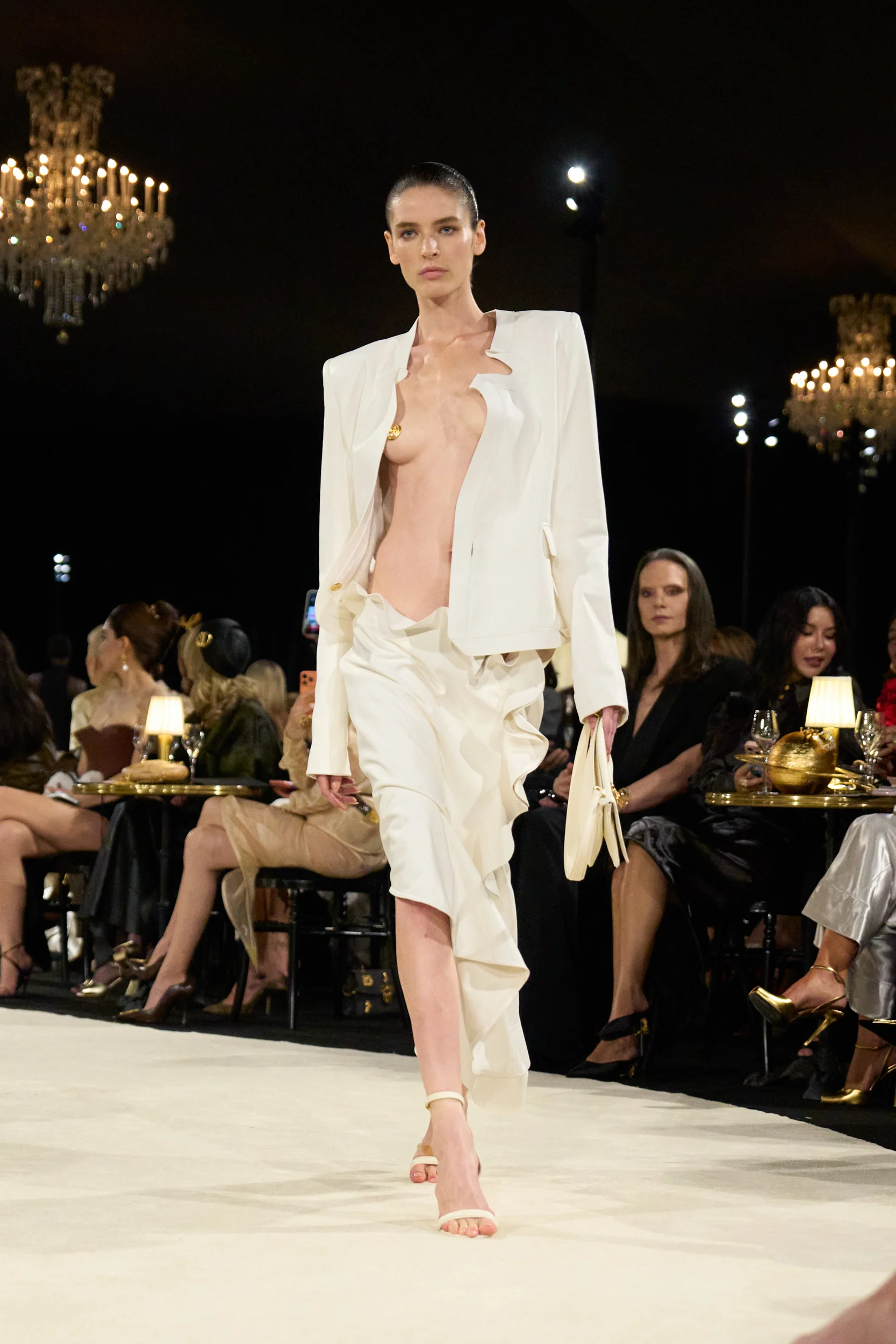 2027年春夏コレクション_SCHIAPARELLI(スキャパレリ)_モデル_33
