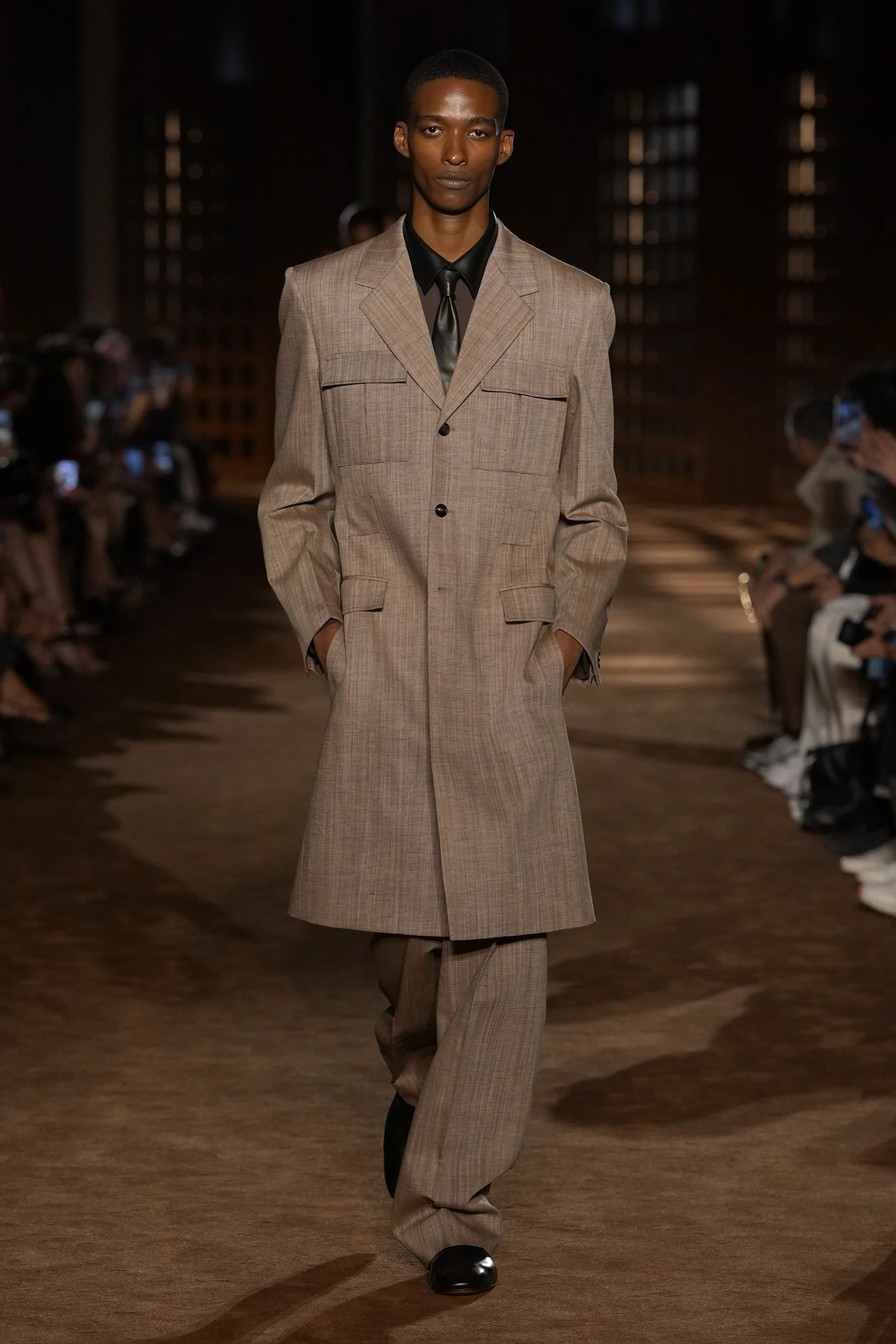 2027年春夏コレクション_FERRAGAMO(フェラガモ)_モデル_12