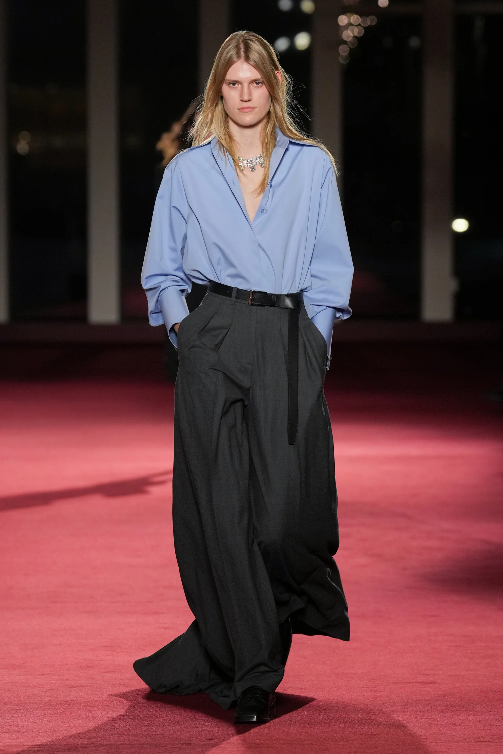 2026-27年秋冬コレクション_MICHAEL KORS COLLECTION(マイケル・コース コレクション)_モデル_18