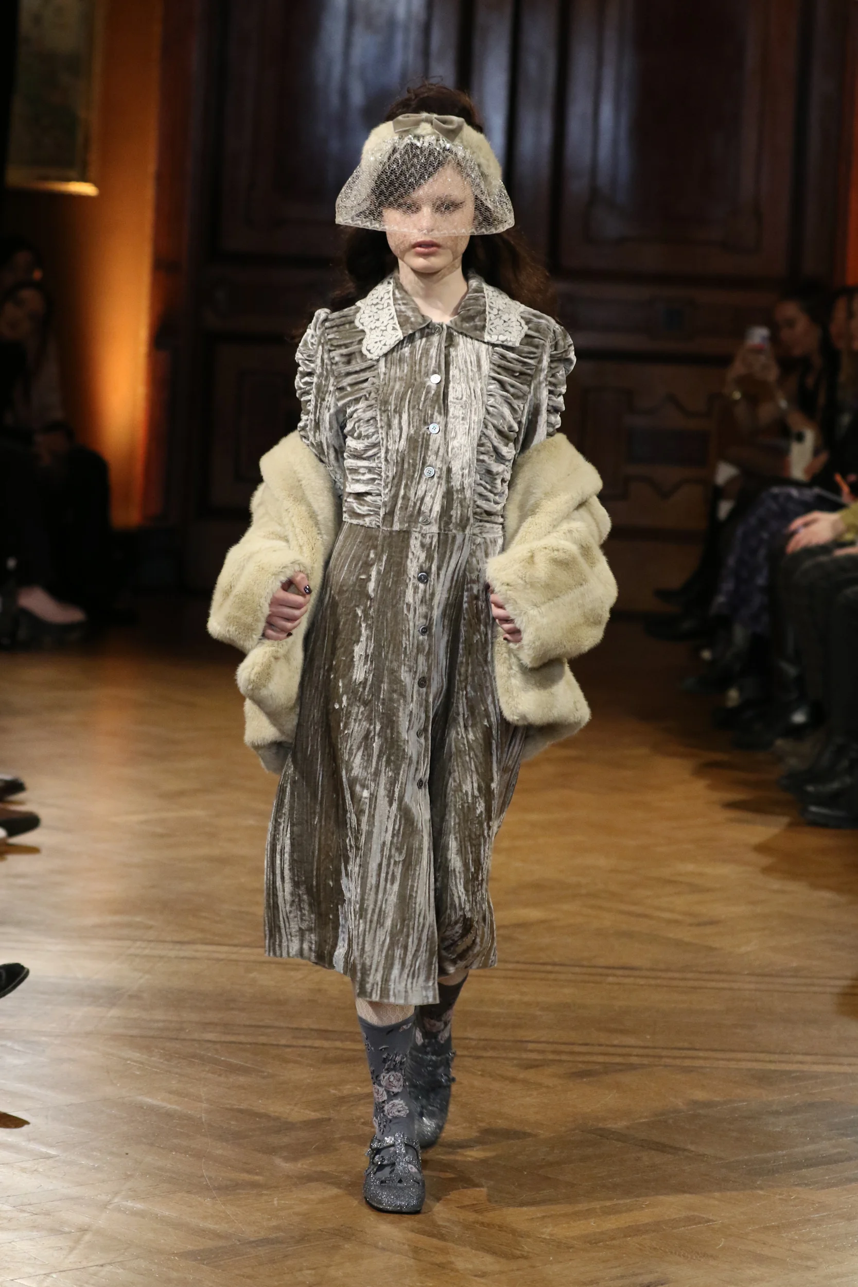 2026-27年秋冬コレクション_ANNA SUI(アナ スイ)_モデル_35