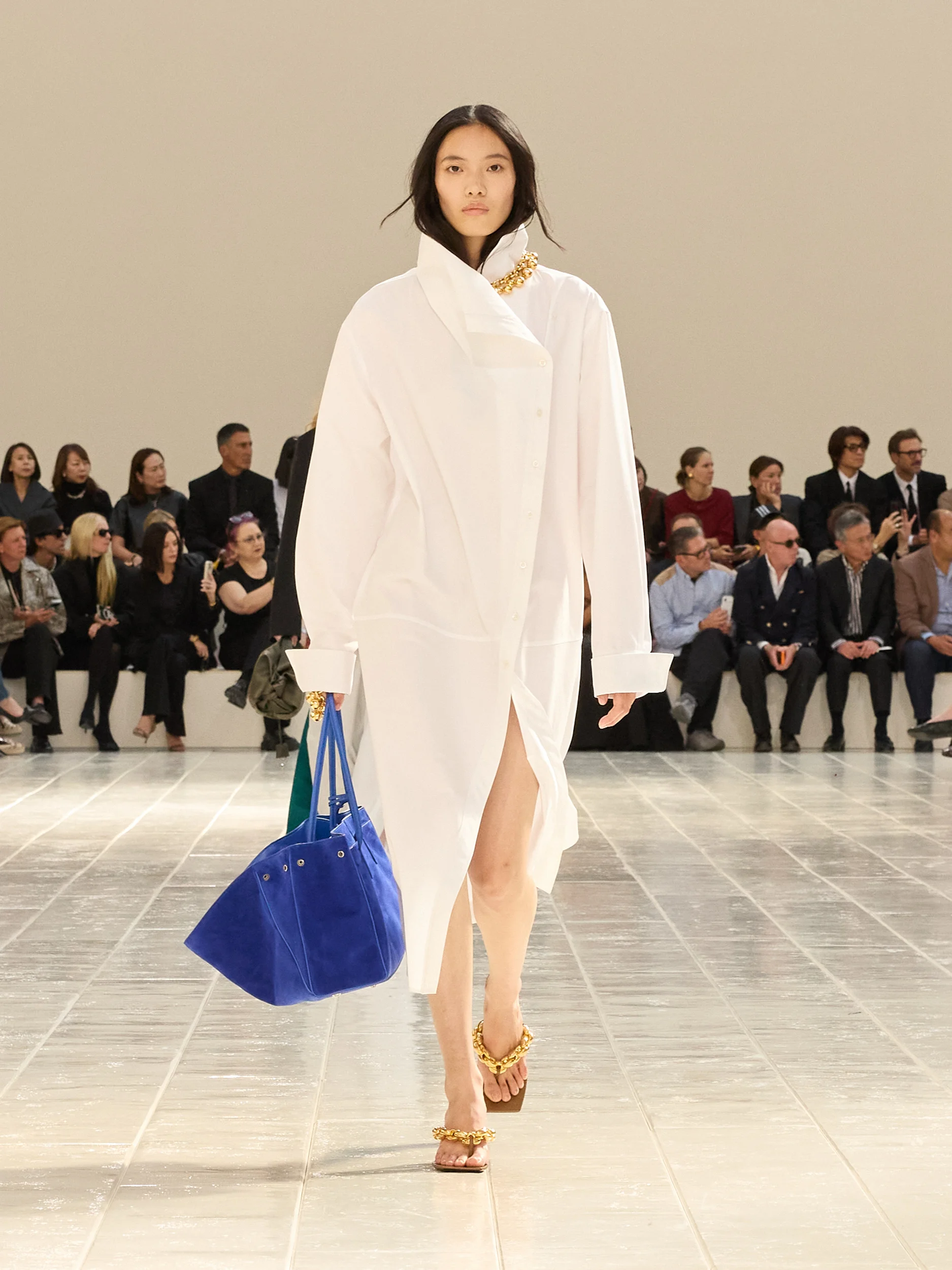 2027年春夏コレクション_BALENCIAGA(バレンシアガ)_モデル_14