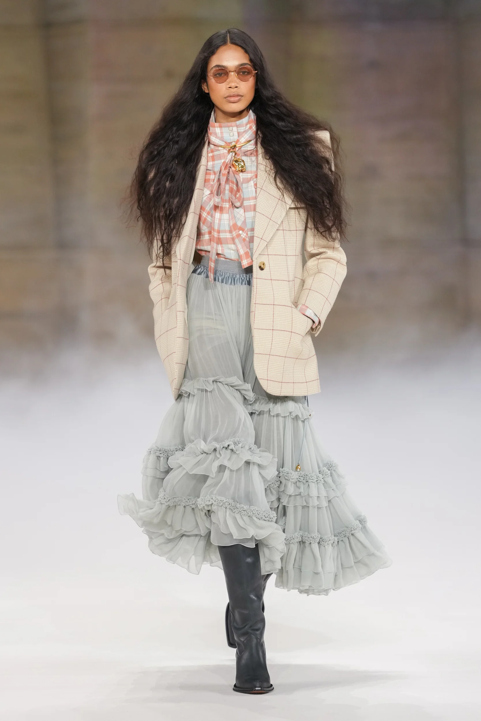 2026-27年秋冬コレクション_CHLOÉ(クロエ)_モデル_3