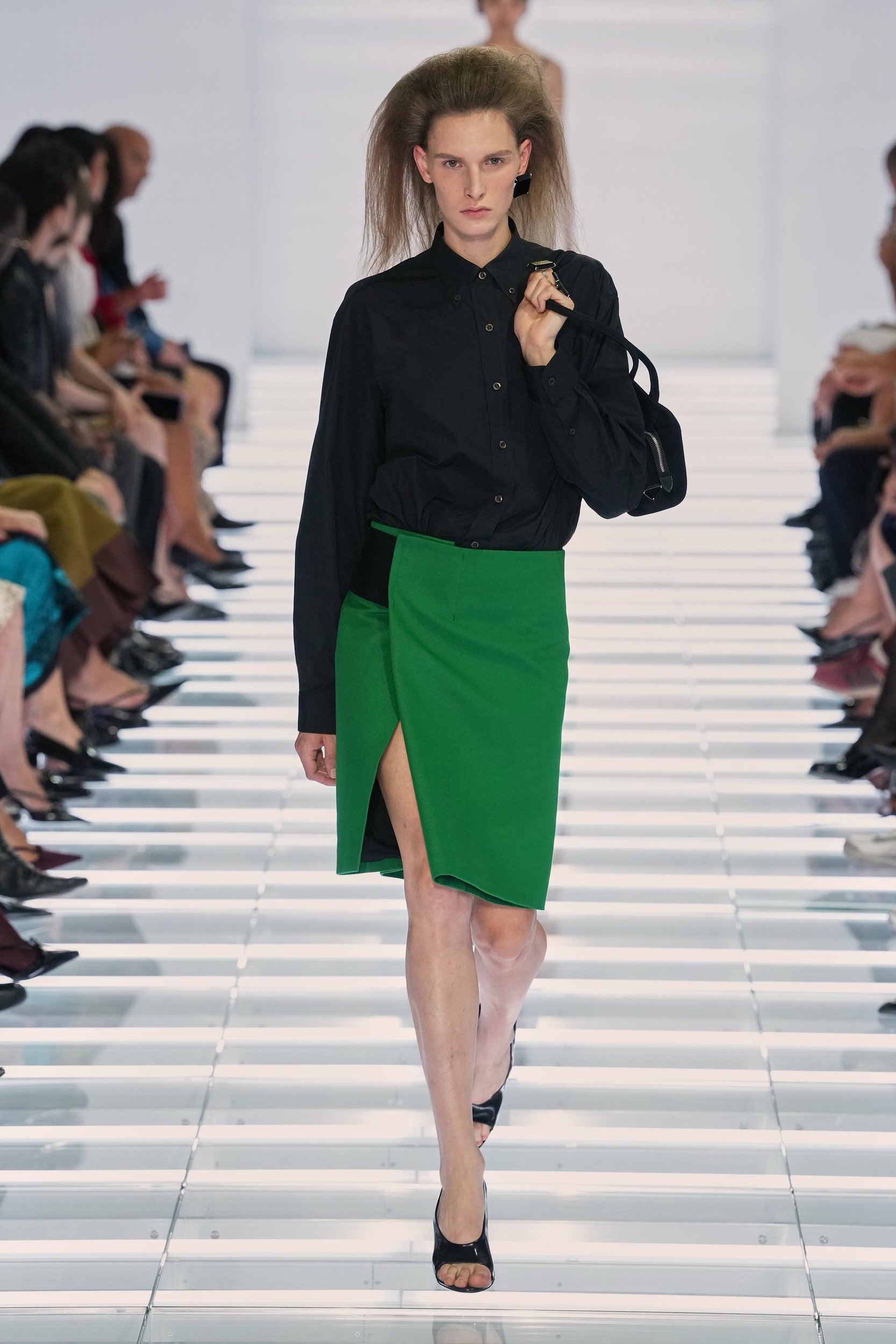 2027年春夏コレクション_PRADA(プラダ)_モデル_3
