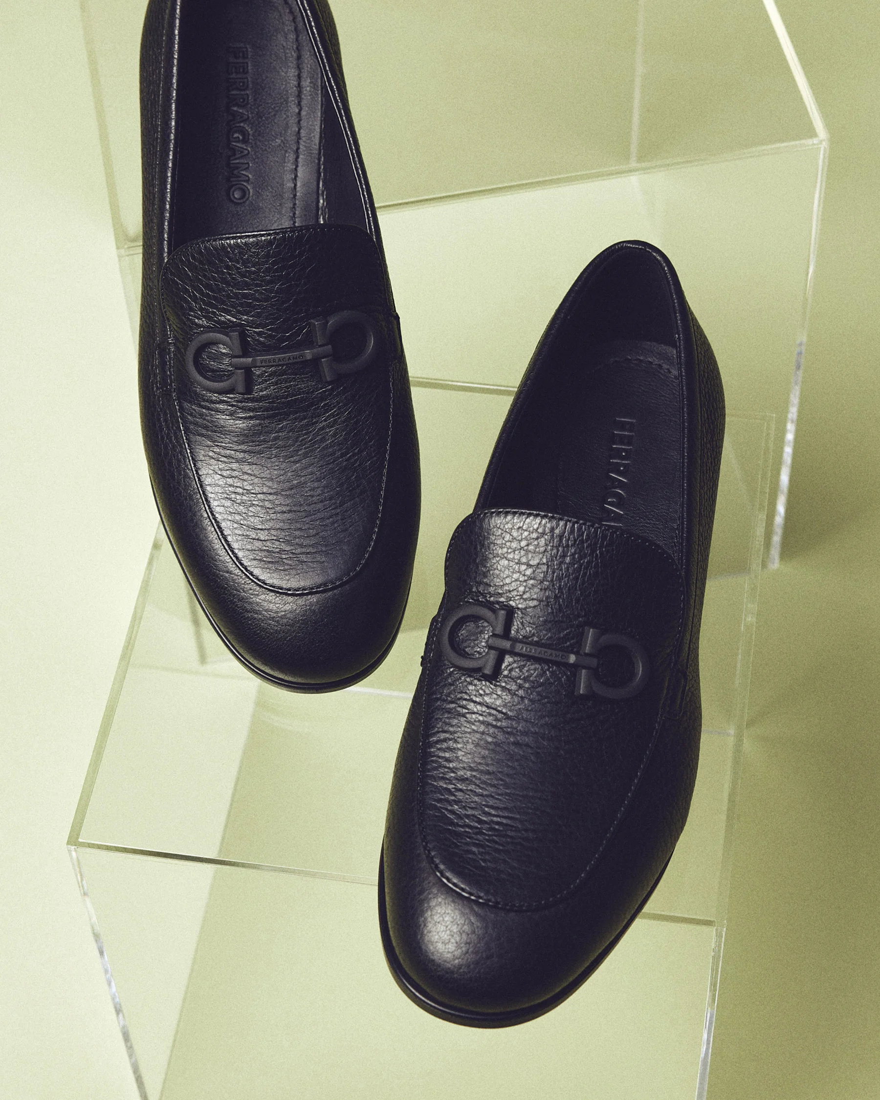 シューズ〈ヒール1.5cm〉¥115,500／フェラガモ・ジャパン（フェラガモ）