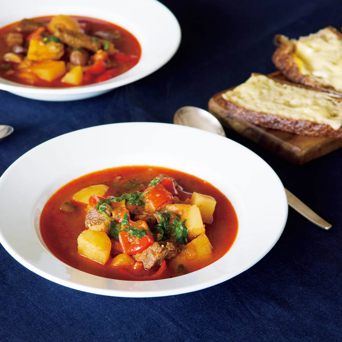 長尾智子さんが教える、ハンガリーの煮込み料理“グヤーシュ”のレシピ