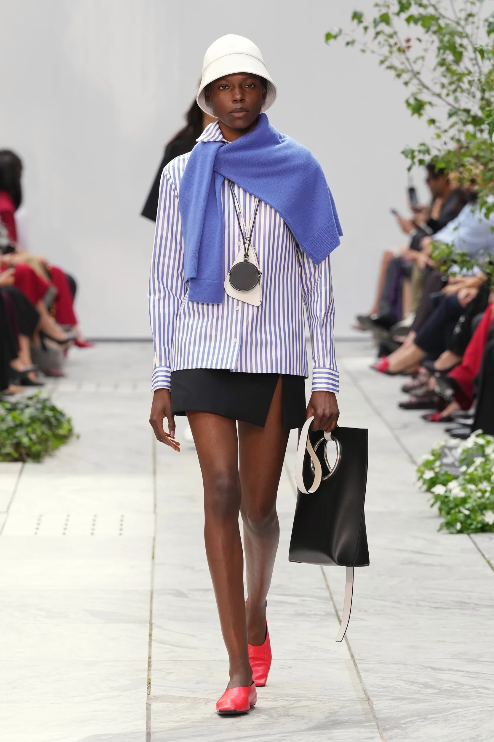 2027年春夏コレクション_MICHAEL KORS COLLECTION(マイケル・コース コレクション)_モデル_42
