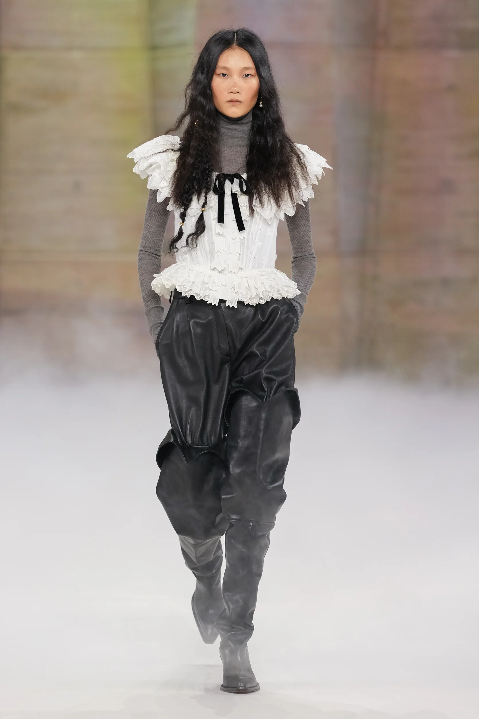 2026-27年秋冬コレクション_CHLOÉ(クロエ)_モデル_46