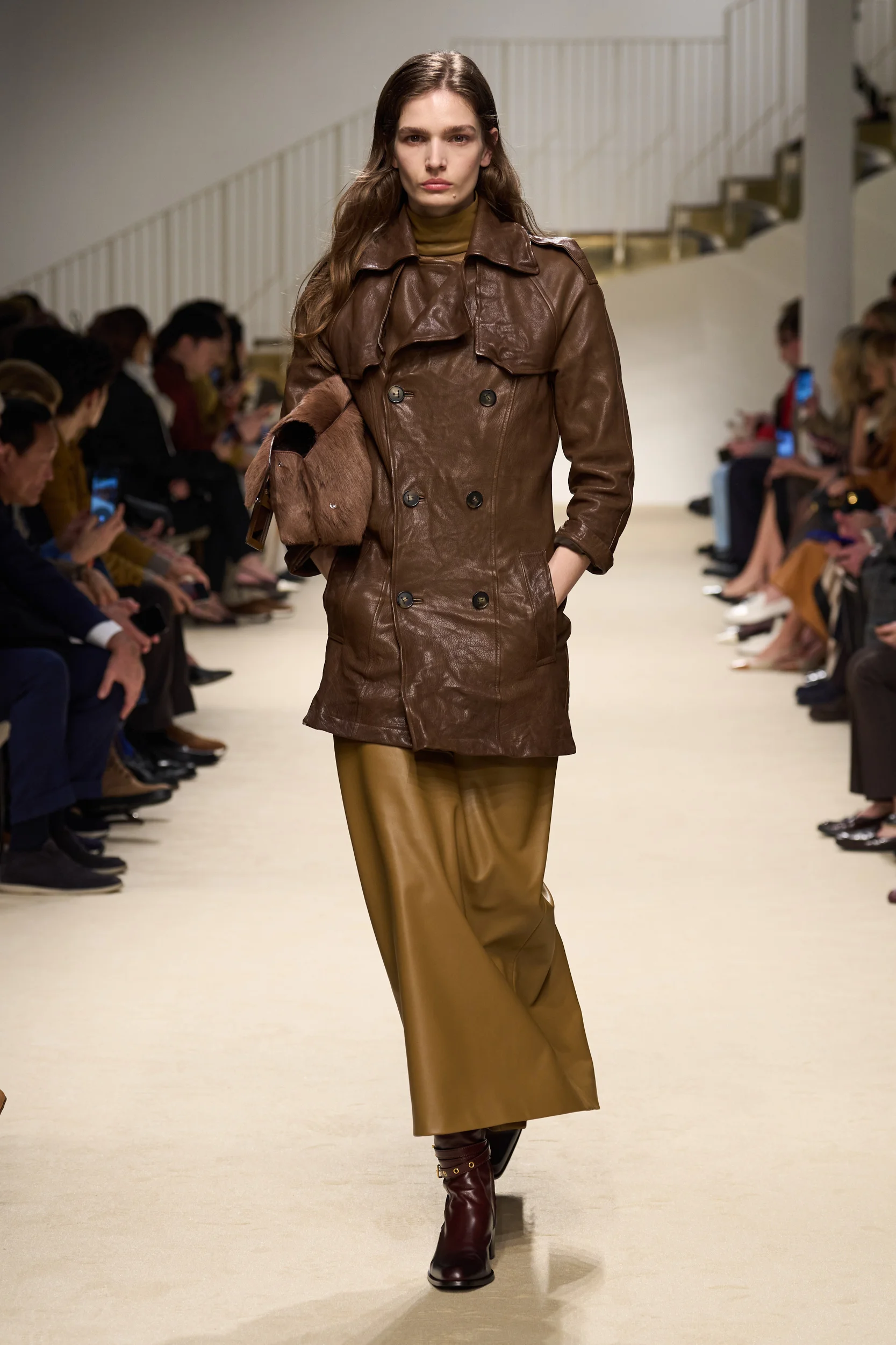 2026-27年秋冬コレクション_TOD'S(トッズ)_モデル_28