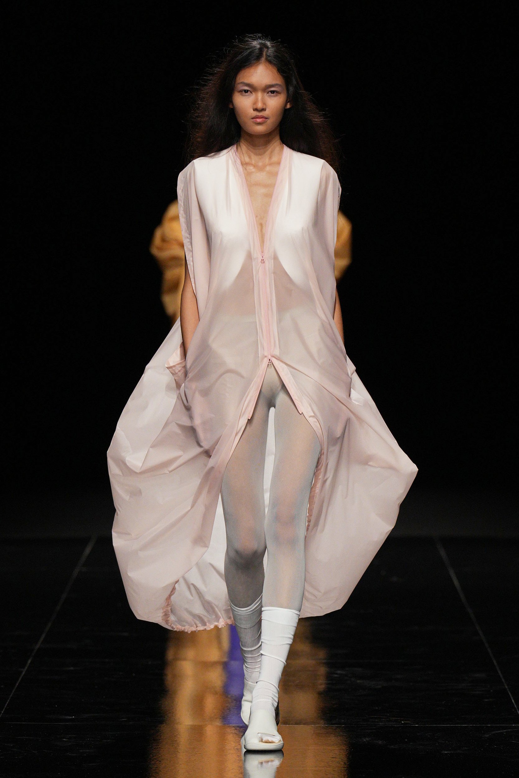 2027年春夏コレクション_ISSEY MIYAKE(イッセイミヤケ)_モデル_49