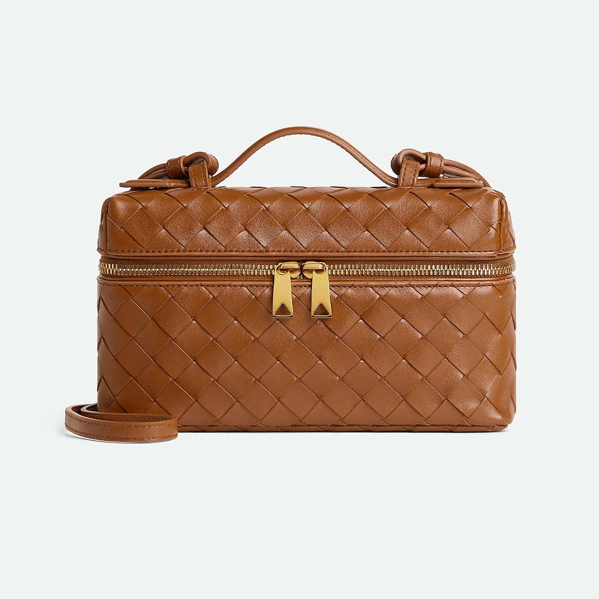 Bottega Veneta　LE SSERAFIM KAZUHAと過ごすホリデー　この冬、ボッテガ・ヴェネタを抱きしめての画像6-2