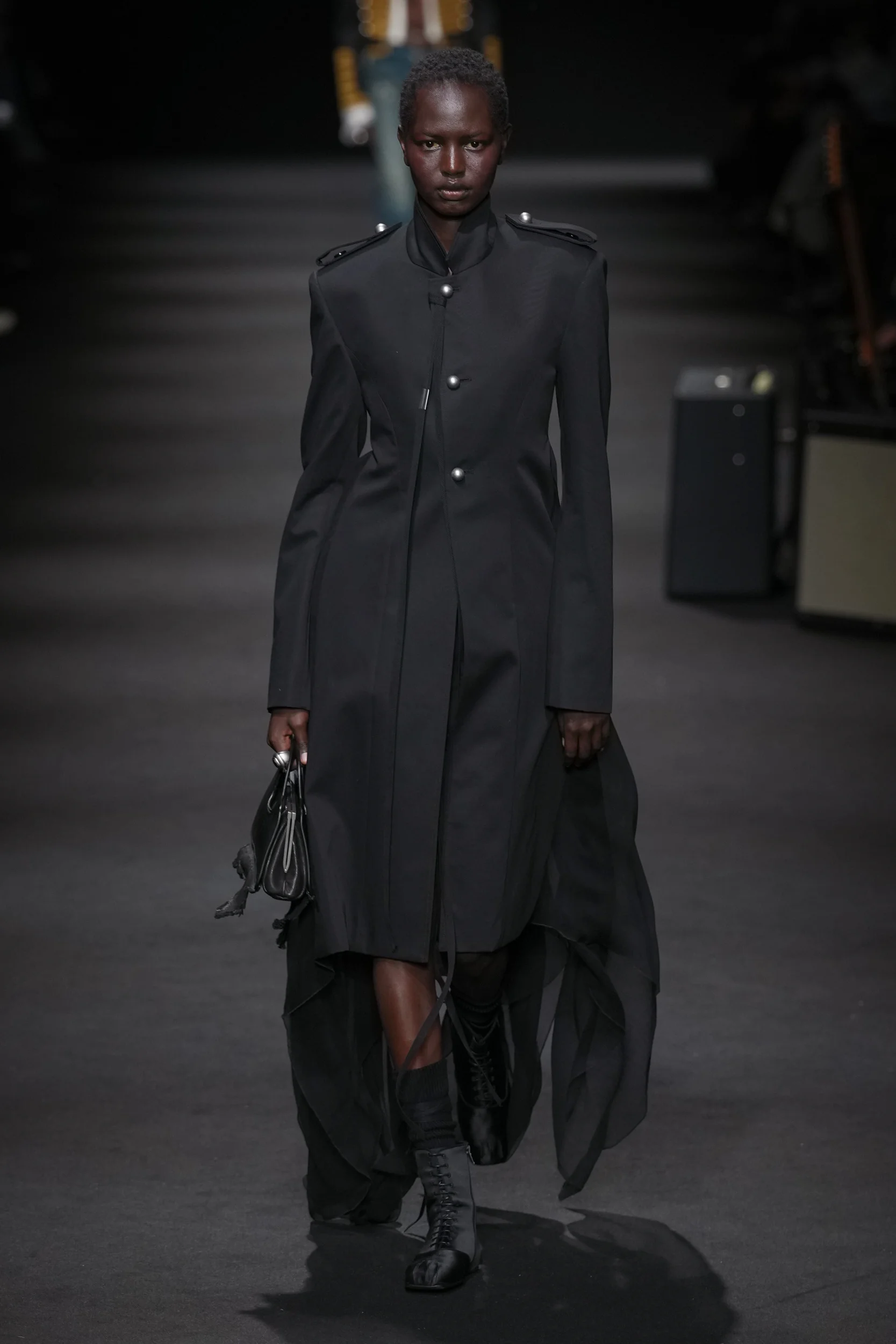 2026年春夏コレクション_ANN DEMEULEMEESTER(アン ドゥムルメステール)_モデル_23