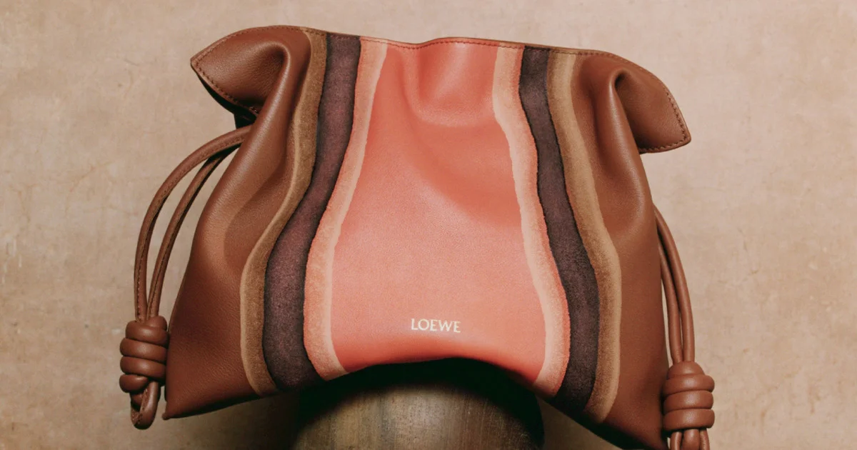 ロエベ】バッグや財布などの新作が登場! レザーで地形図のような ロエベ】バッグや財布などの新作が登場! レザーで地形図のような