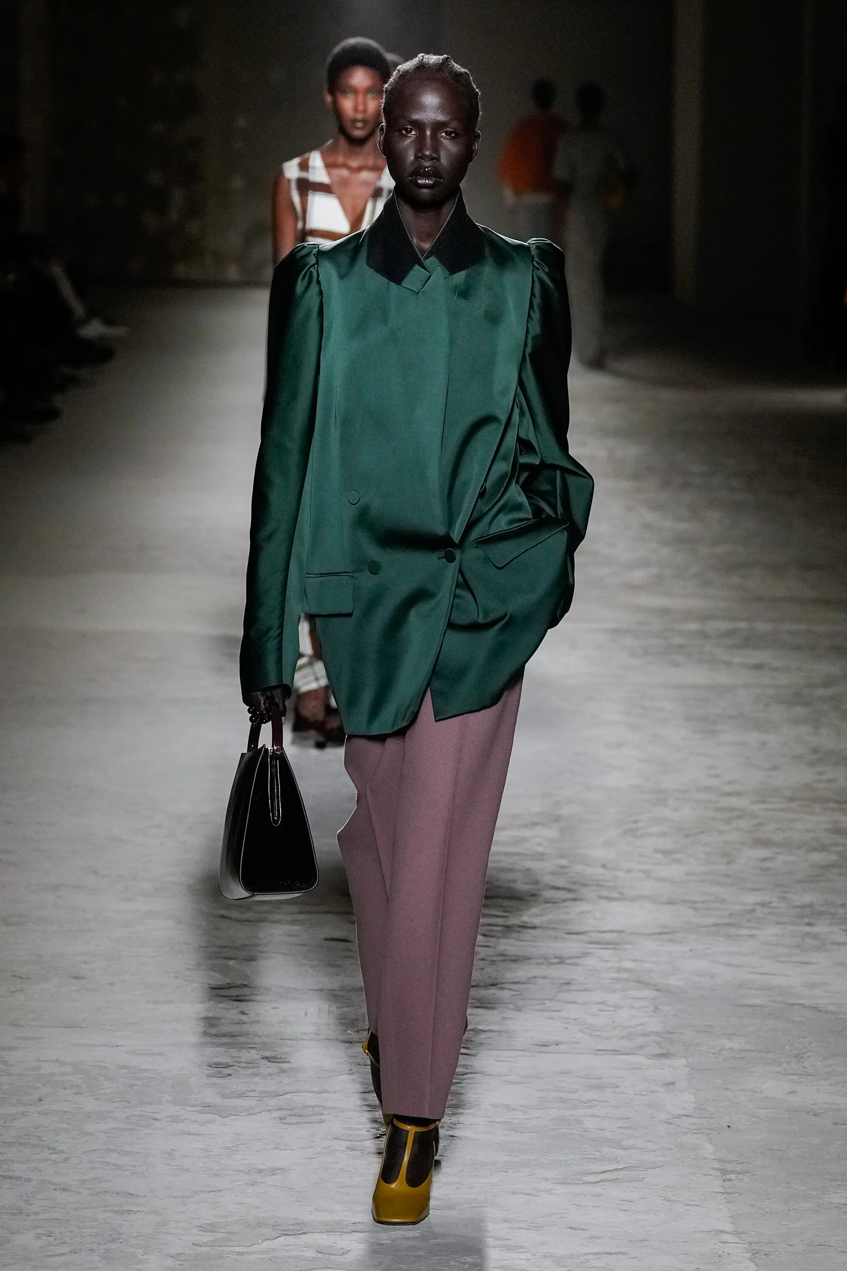 2024-25年秋冬コレクション_DRIES VAN NOTEN(ドリス ヴァン ノッテン)_モデル_31