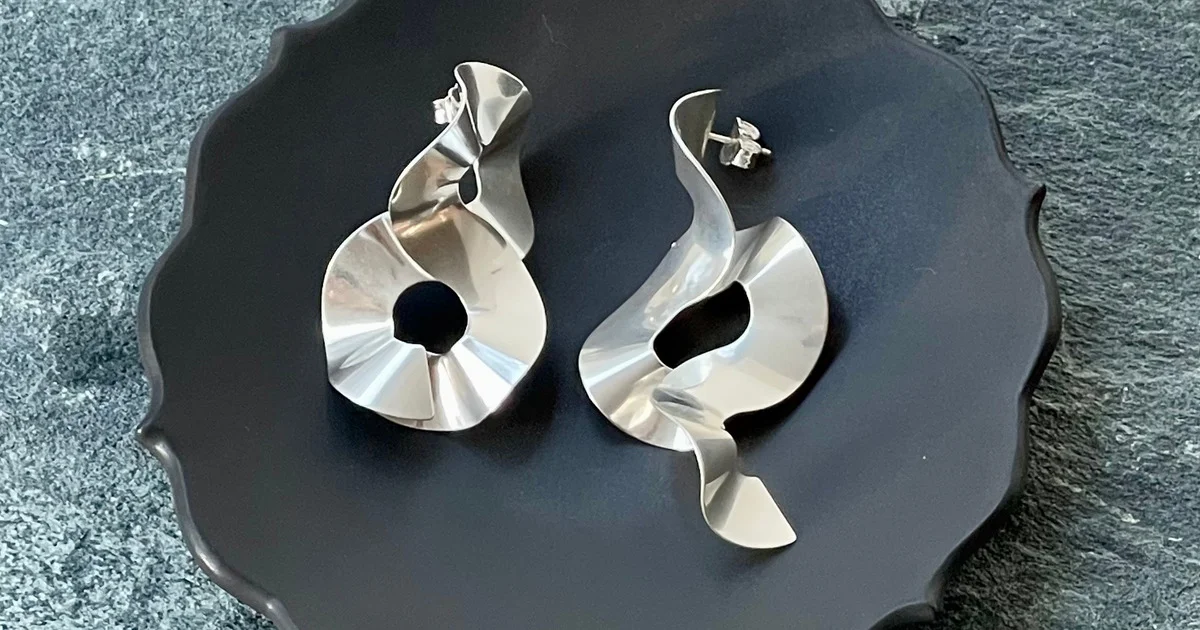 rada系♡高級スワロピアス♡新品激かわ♡ スウェーデン王室ご用達、【カレワラ】のピアスが4wayで使えて