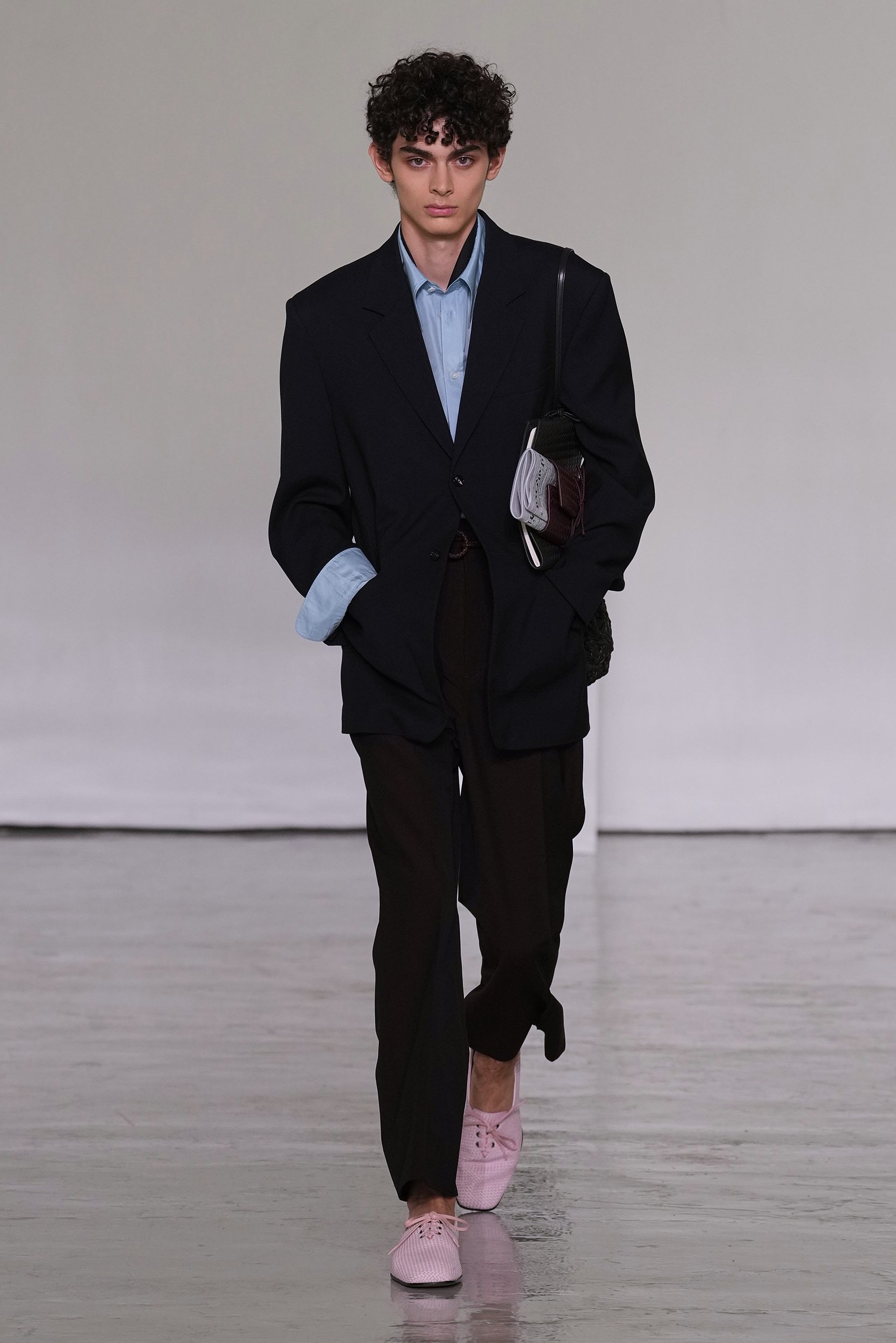 2027年春夏コレクション_BOTTEGA VENETA(ボッテガ ヴェネタ)_モデル_15