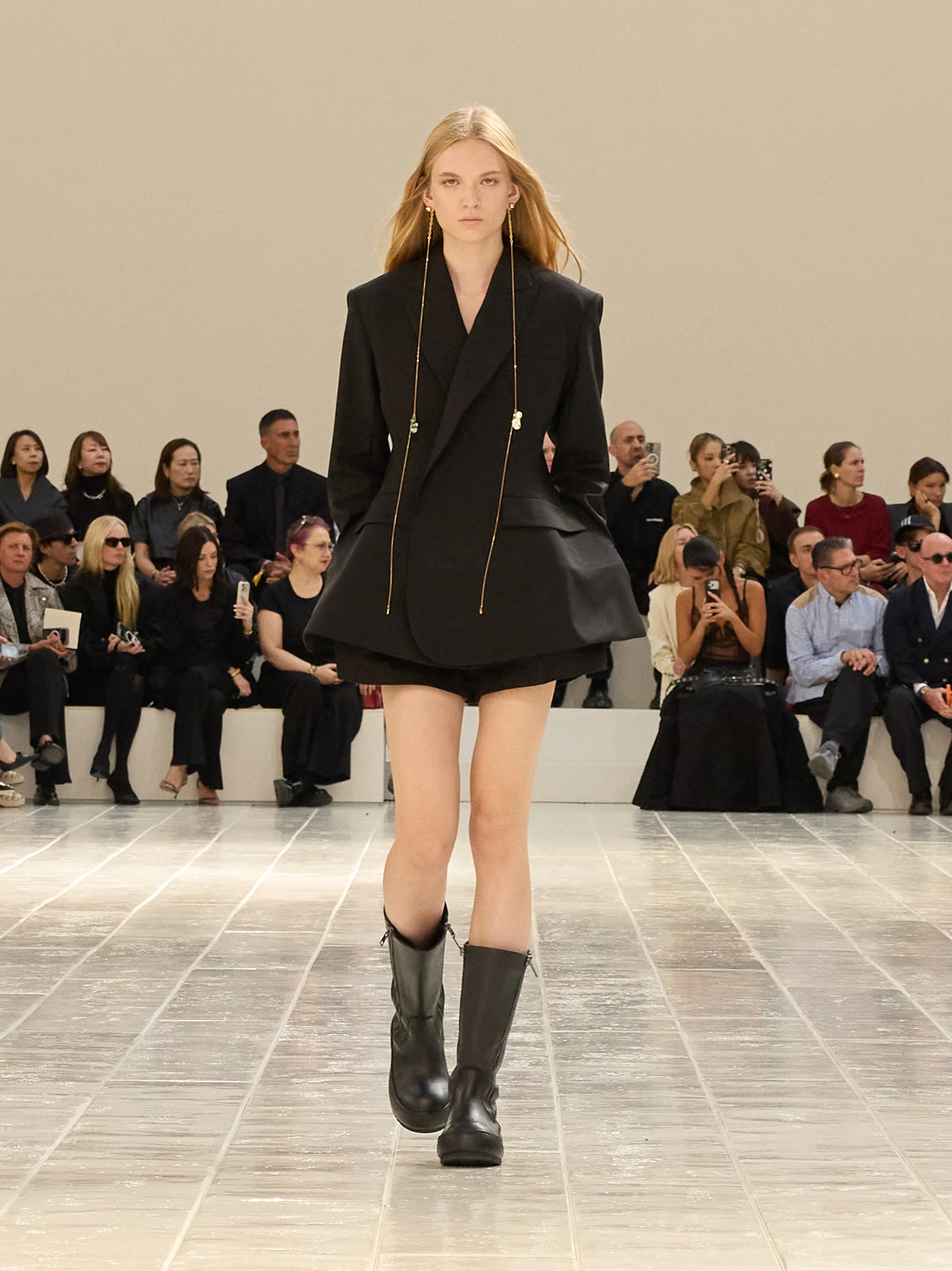2027年春夏コレクション_BALENCIAGA(バレンシアガ)_モデル_33