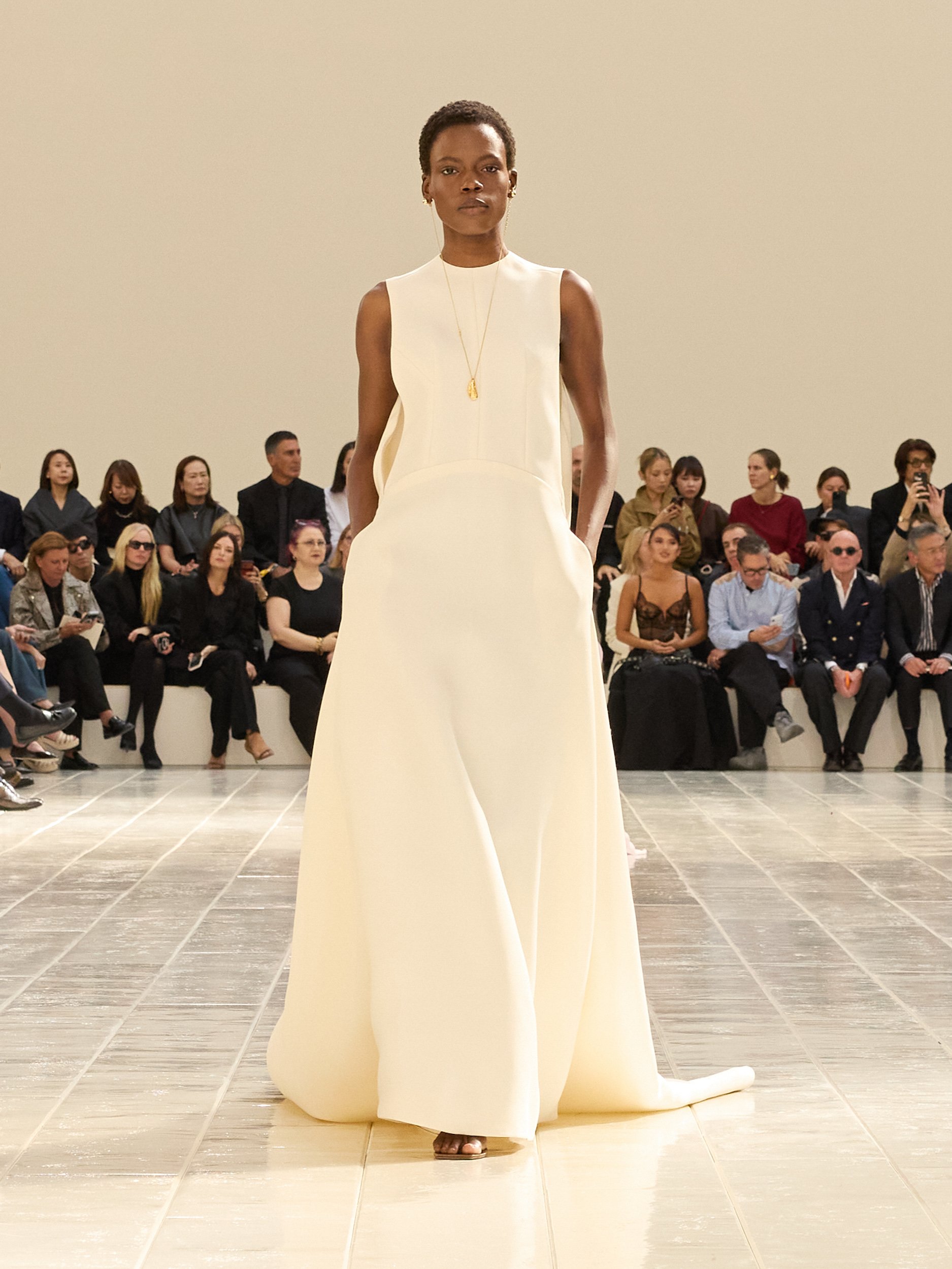 2027年春夏コレクション_BALENCIAGA(バレンシアガ)_モデル_71