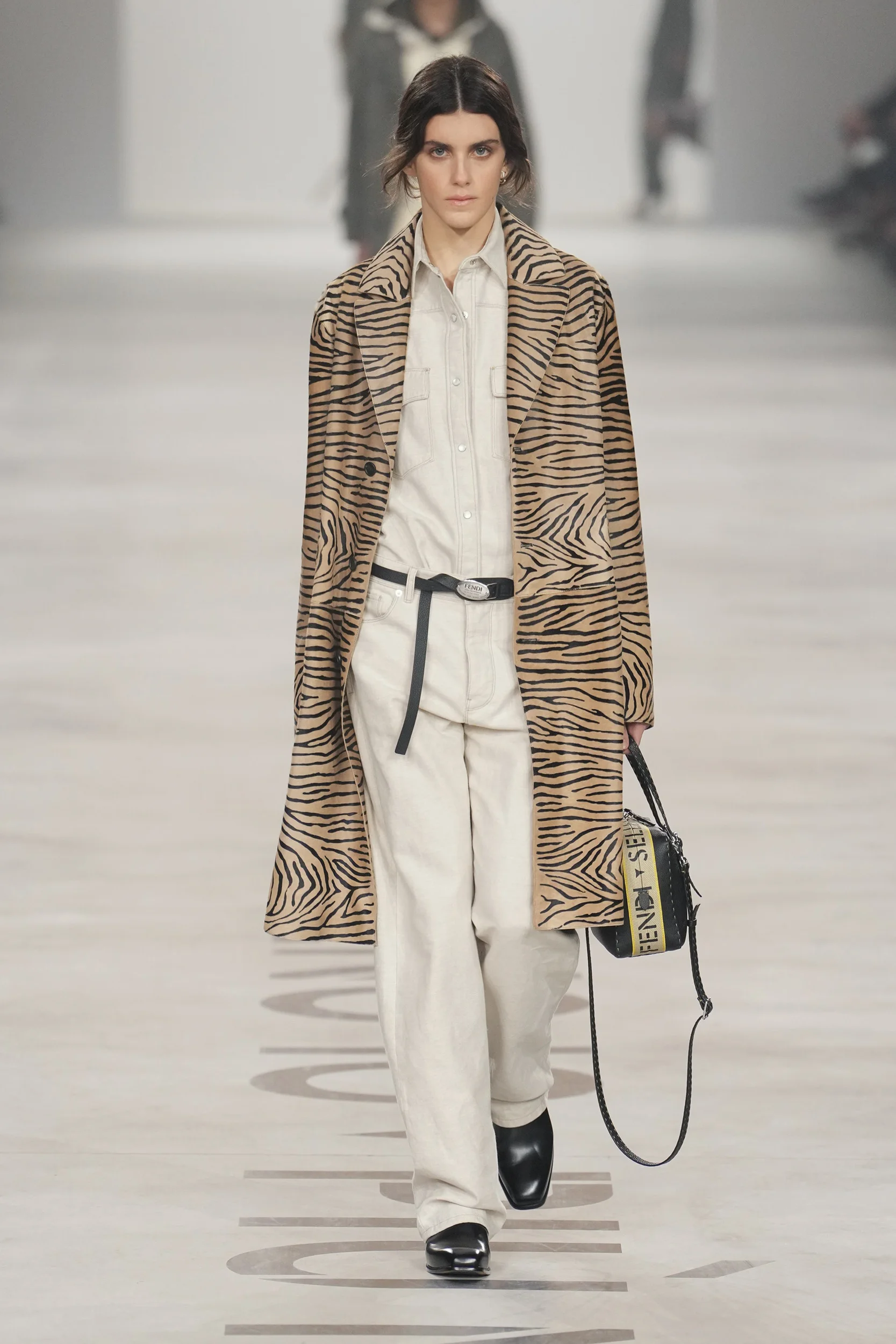 2026-27年秋冬コレクション_FENDI(フェンディ)_モデル_42
