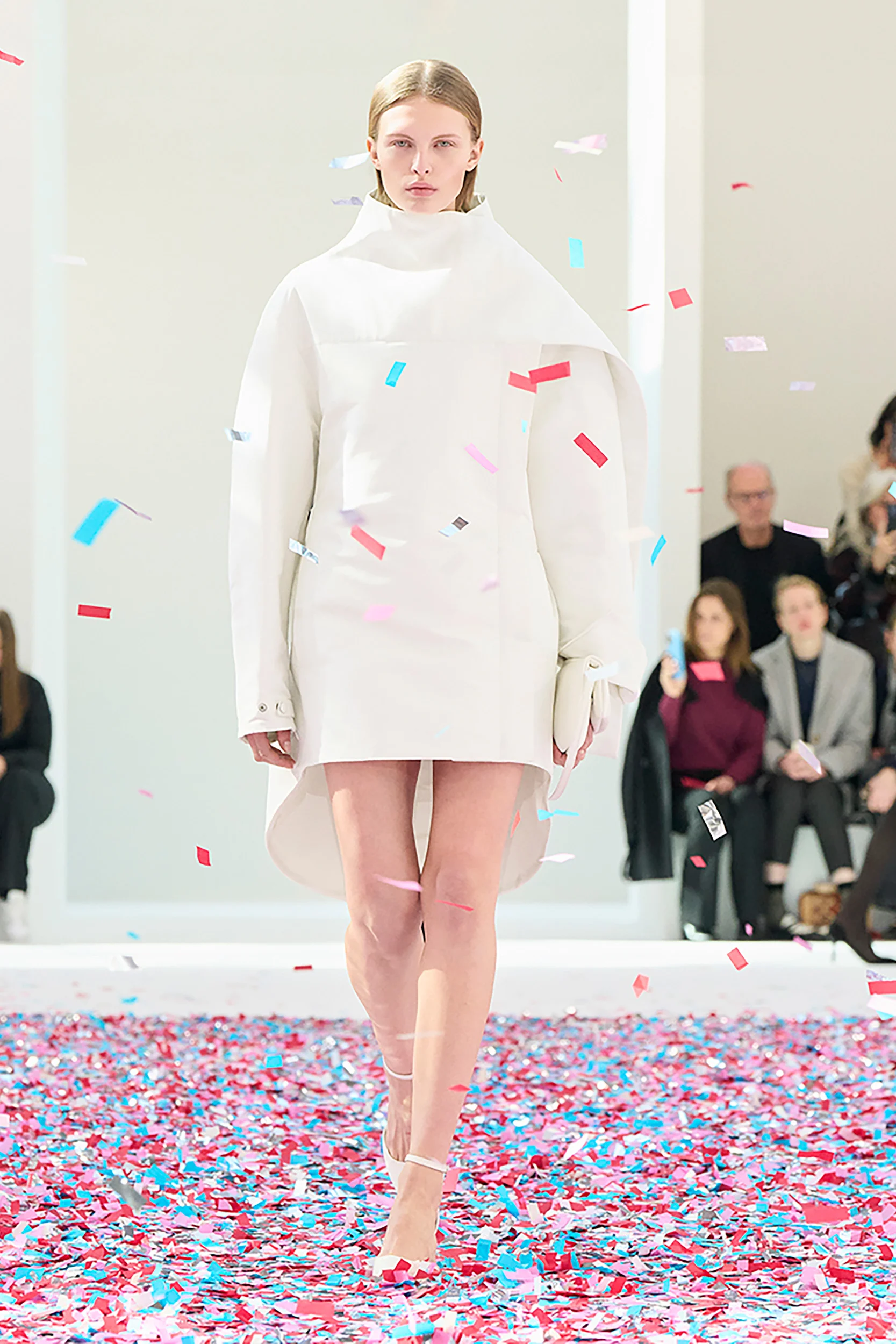 2025年秋冬コレクション_COURREGES(クレージュ)_モデル_39