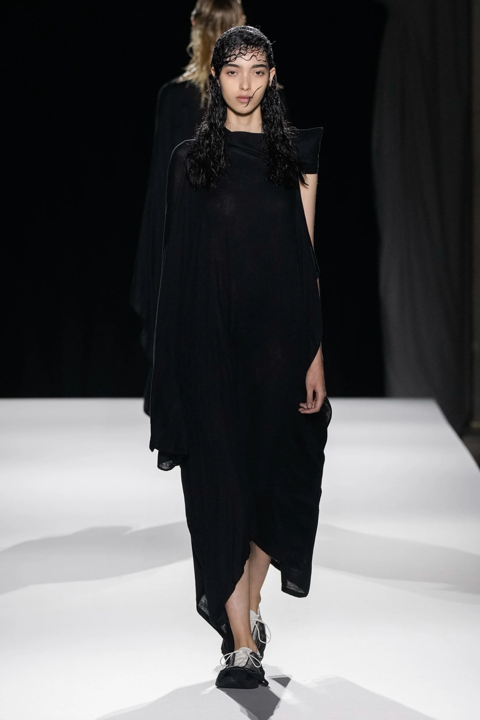 2026年春夏コレクション_YOHJI YAMAMOTO(ヨウジヤマモト)_モデル_19