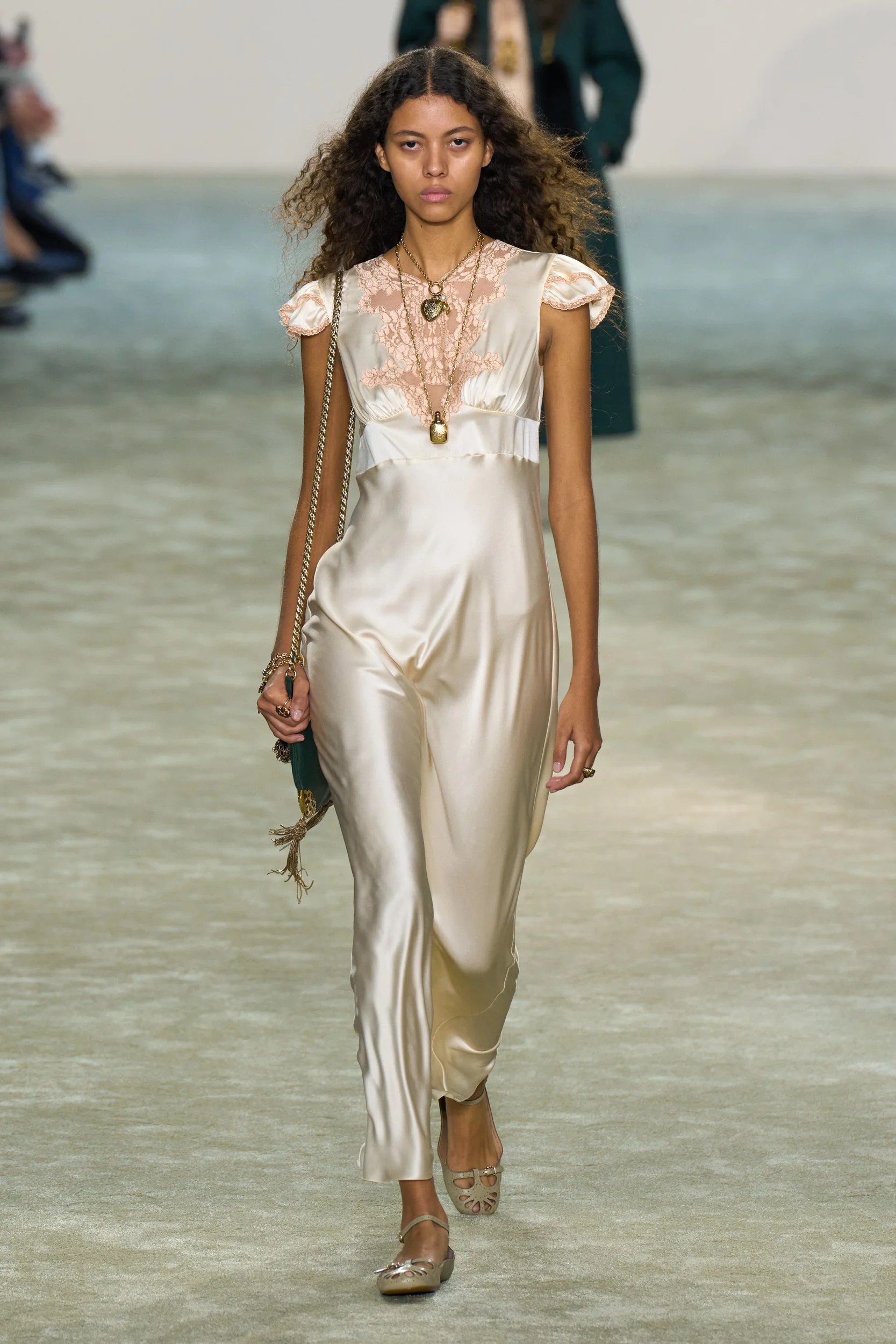 2025年秋冬コレクション_CHLOÉ(クロエ)_モデル_23