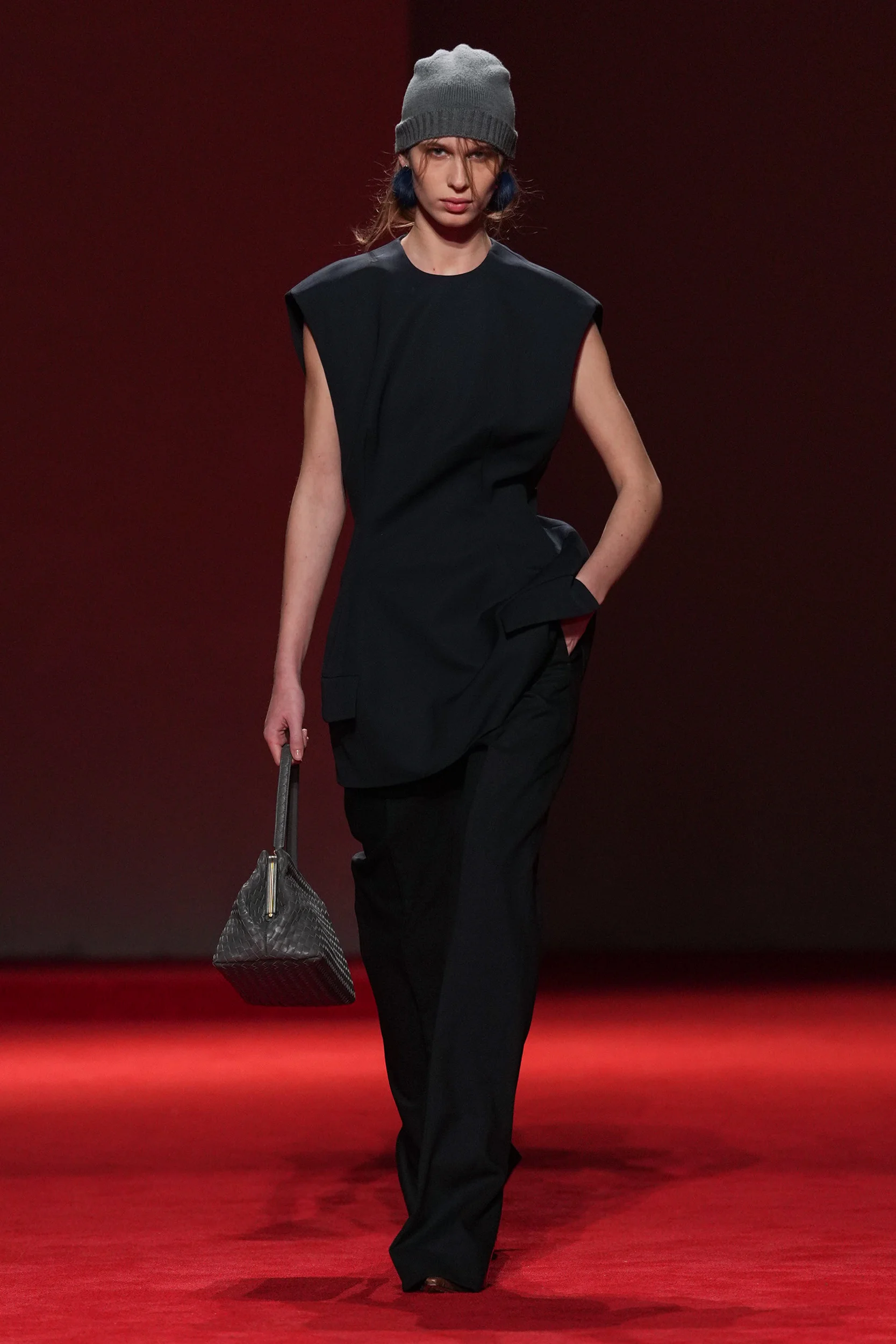 2026-27年秋冬コレクション_BOTTEGA VENETA(ボッテガ ヴェネタ)_モデル_25