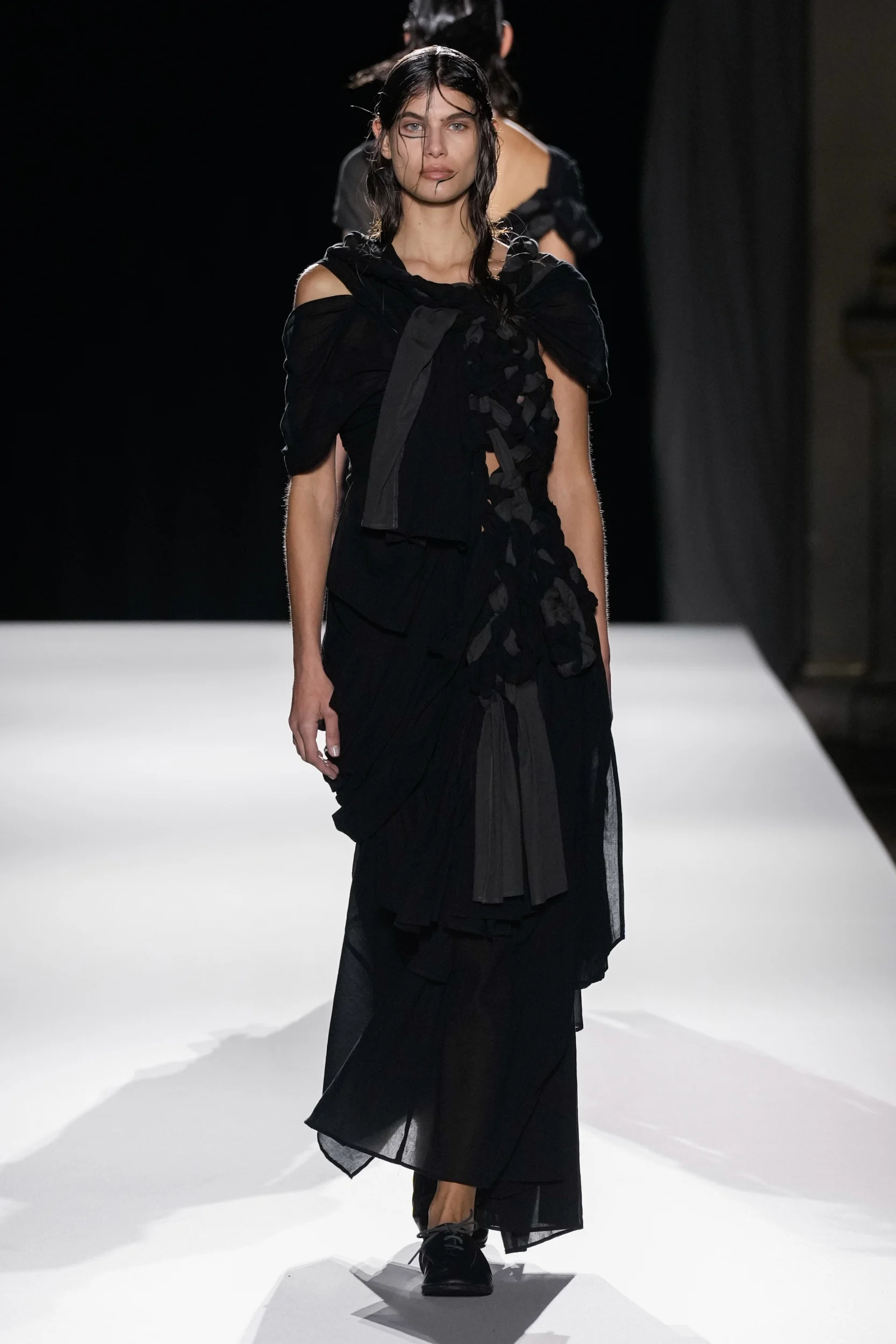 2026年春夏コレクション_YOHJI YAMAMOTO(ヨウジヤマモト)_モデル_17