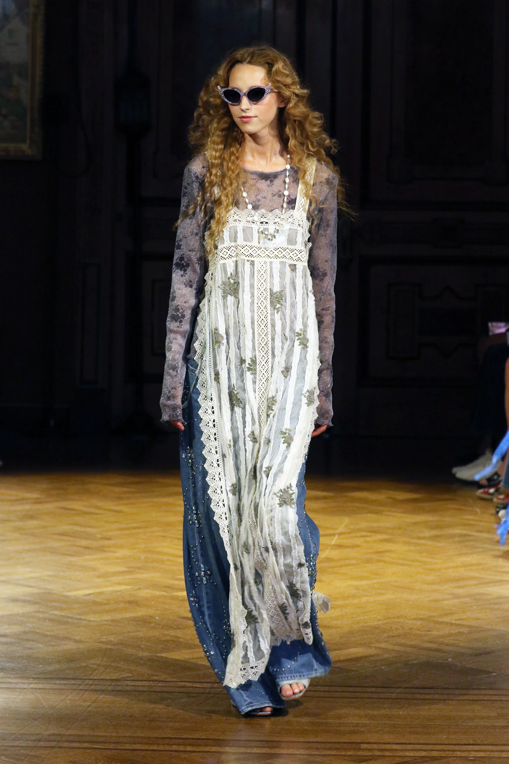 2027年春夏コレクション_ANNA SUI(アナ スイ)_モデル_24