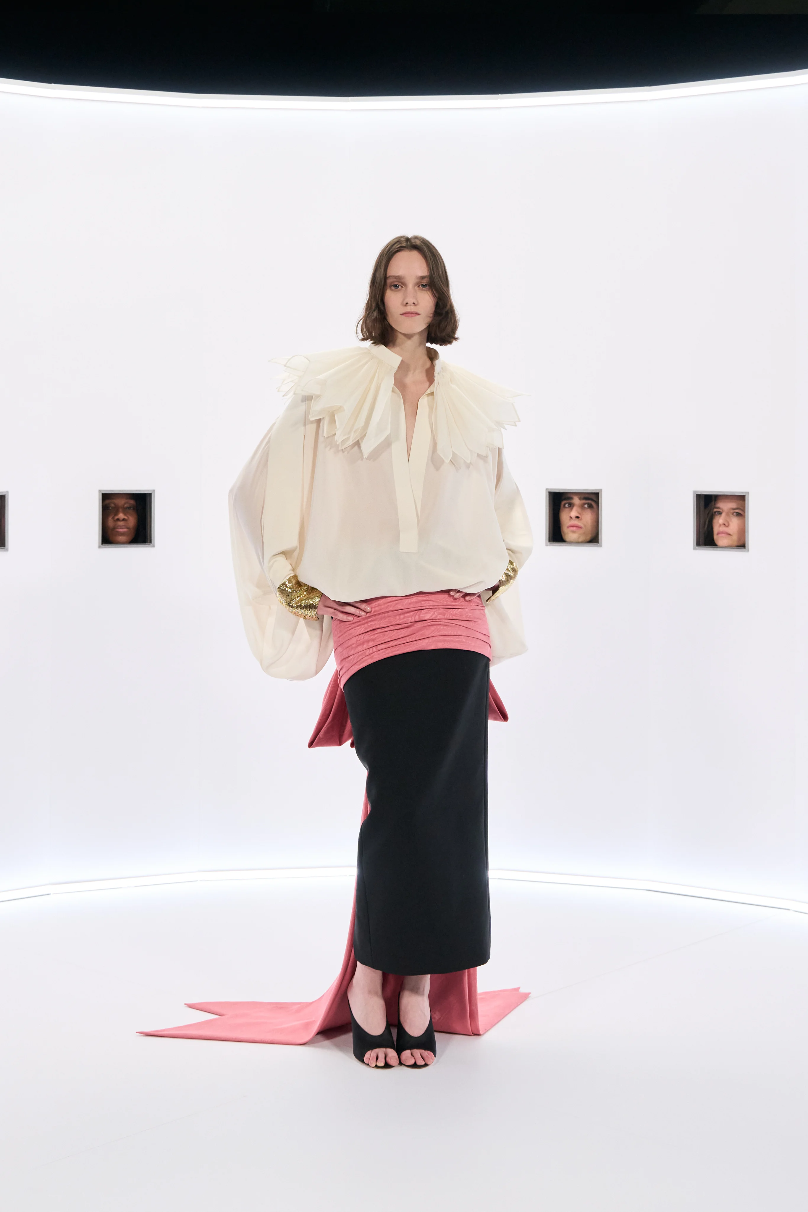 2026年春夏オートクチュールコレクション_VALENTINO(ヴァレンティノ)_モデル_56