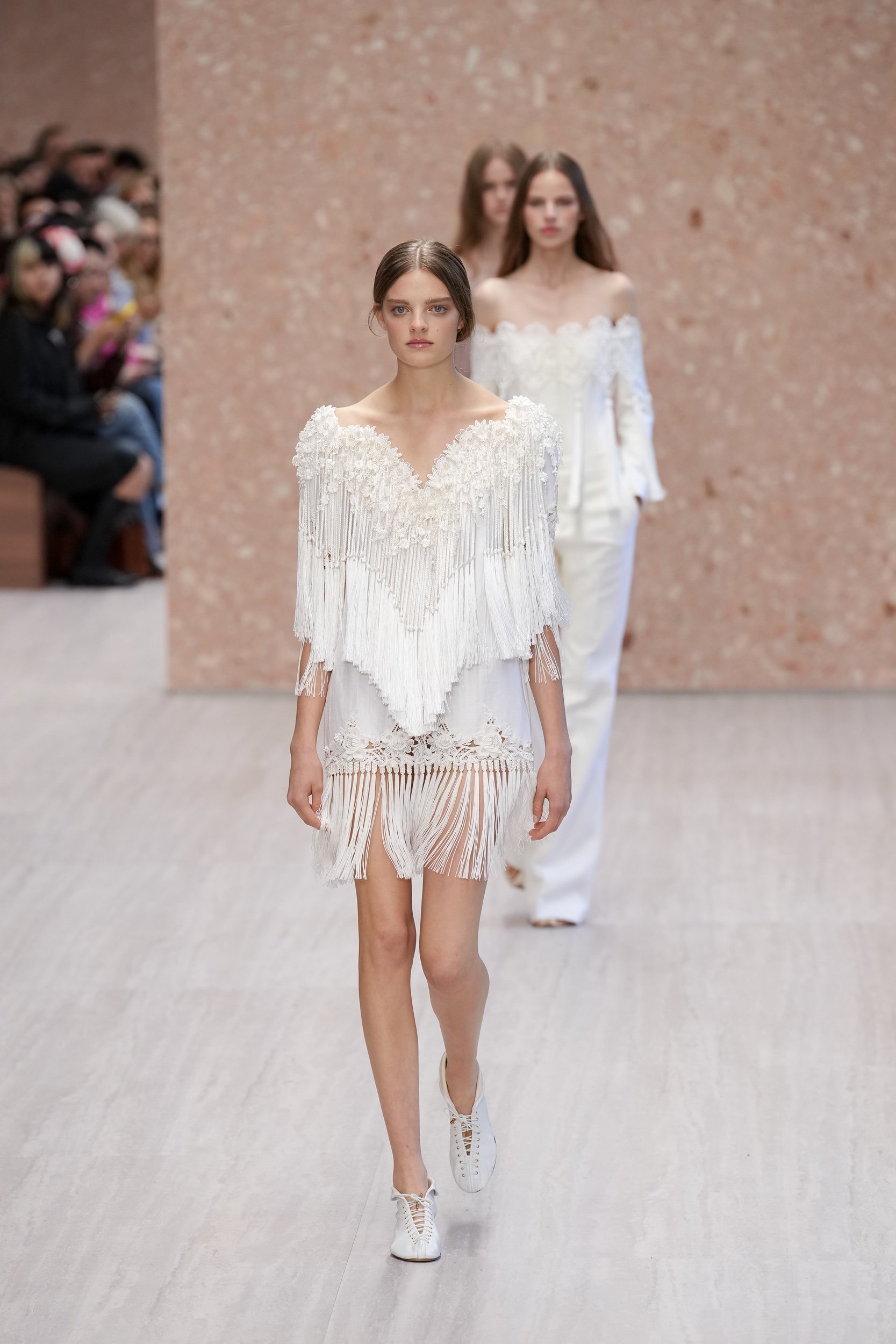 2027年春夏コレクション_CHLOÉ(クロエ)_モデル_55