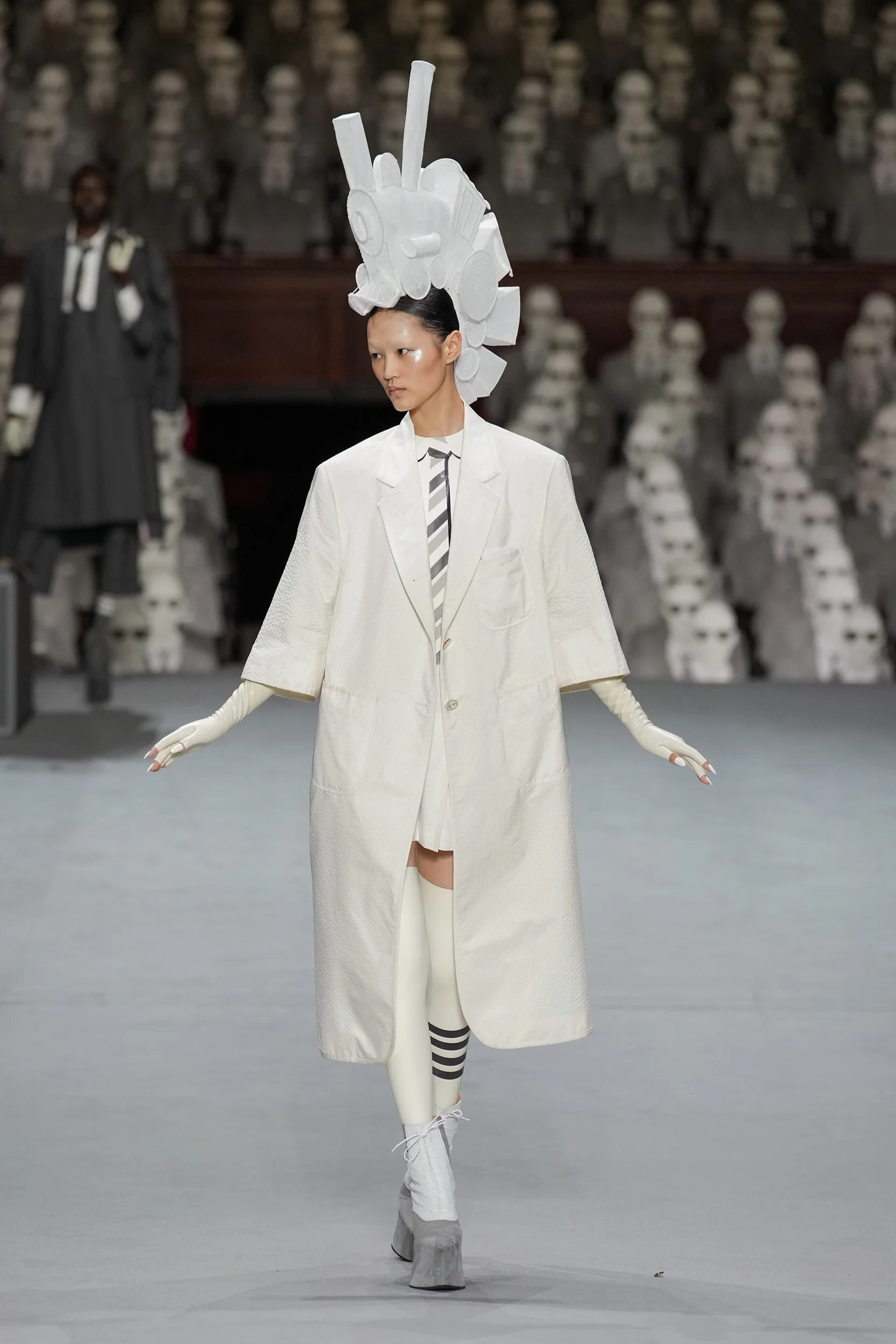 2023-24年秋冬オートクチュールコレクション_THOM BROWNE(トム ブラウン ニューヨーク)_モデル_56