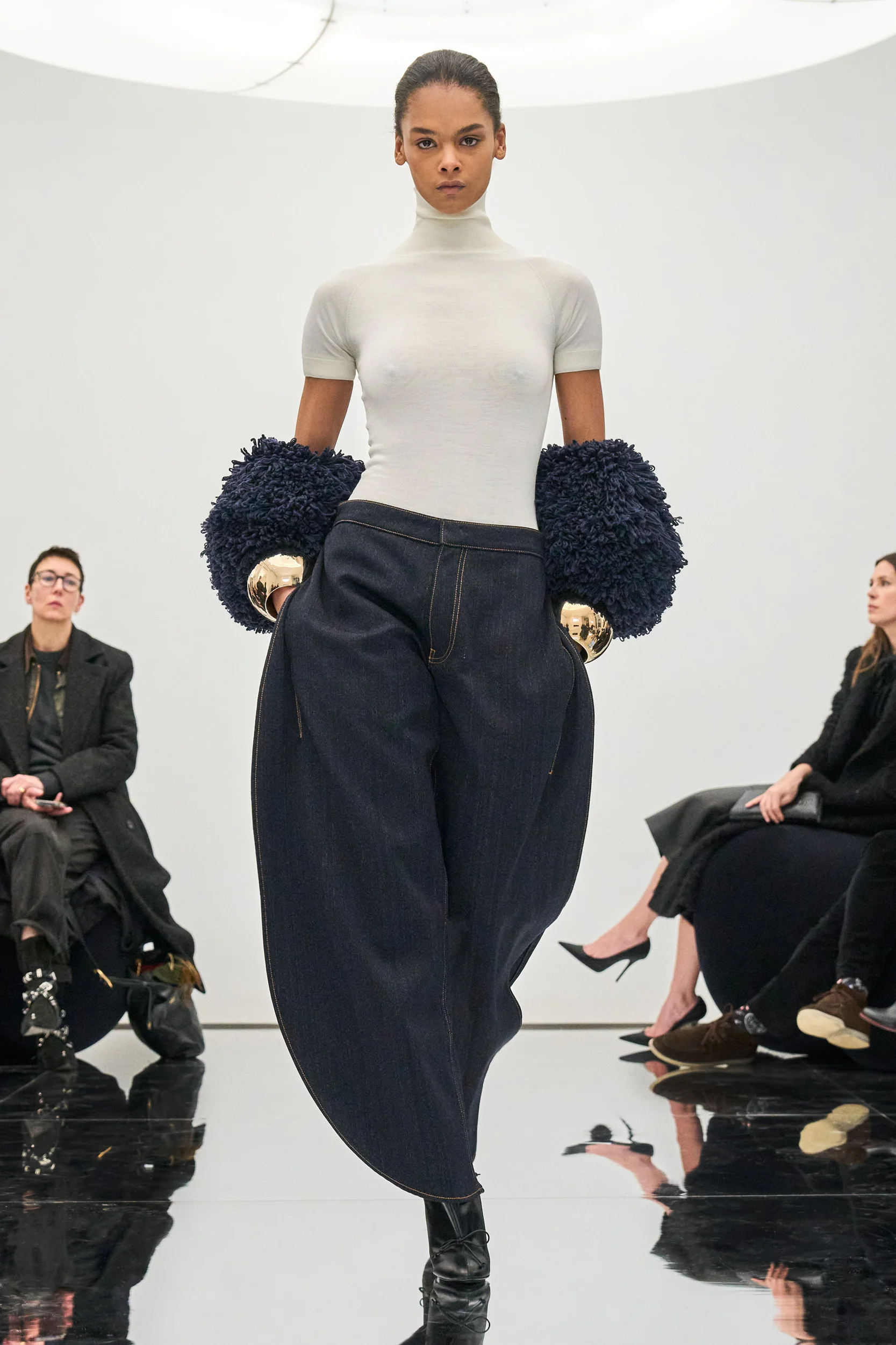 2024-25年秋冬コレクション_ALAÏA(アライア)_モデル_14