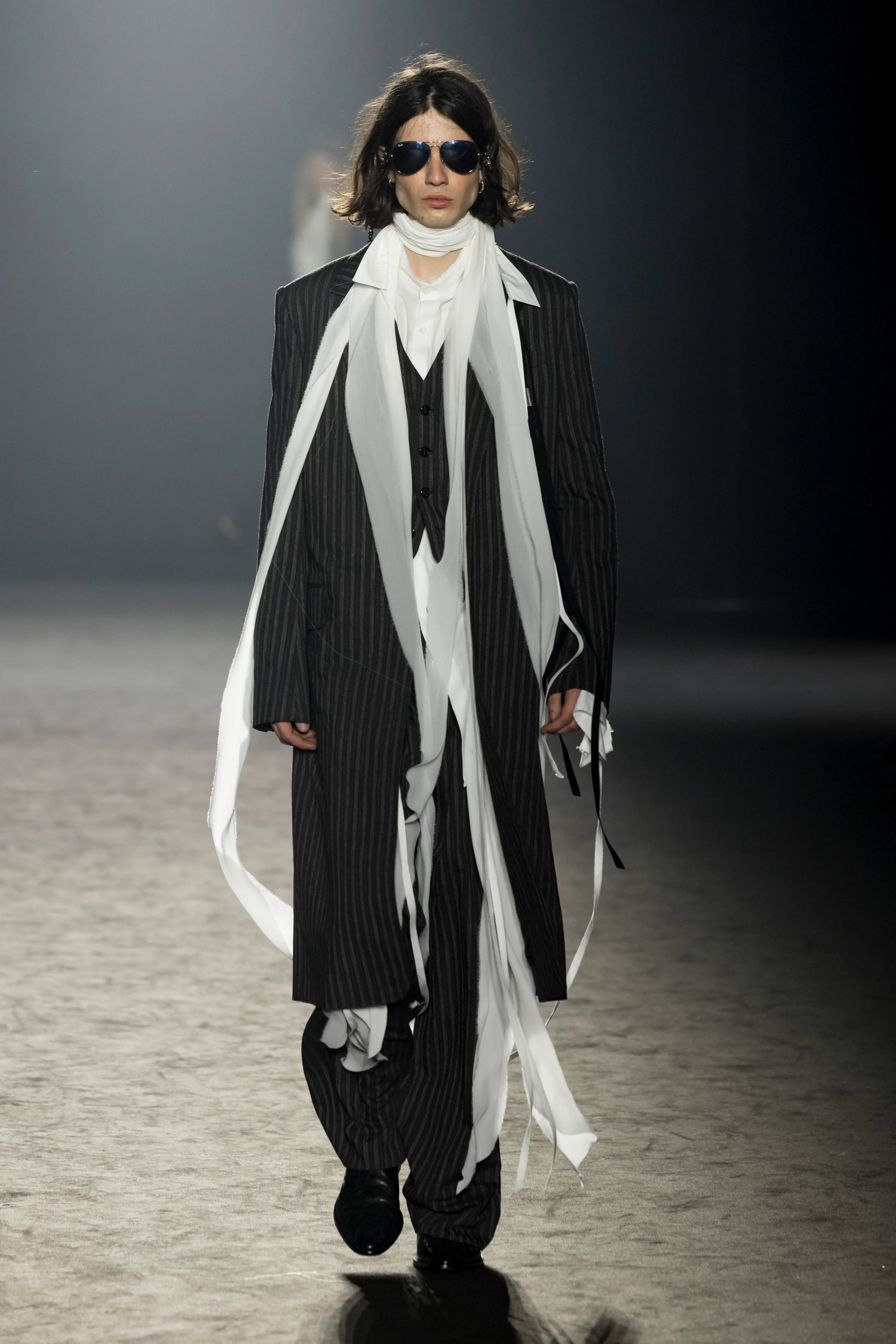 2025年秋冬コレクション_ANN DEMEULEMEESTER(アン ドゥムルメステール)_モデル_30